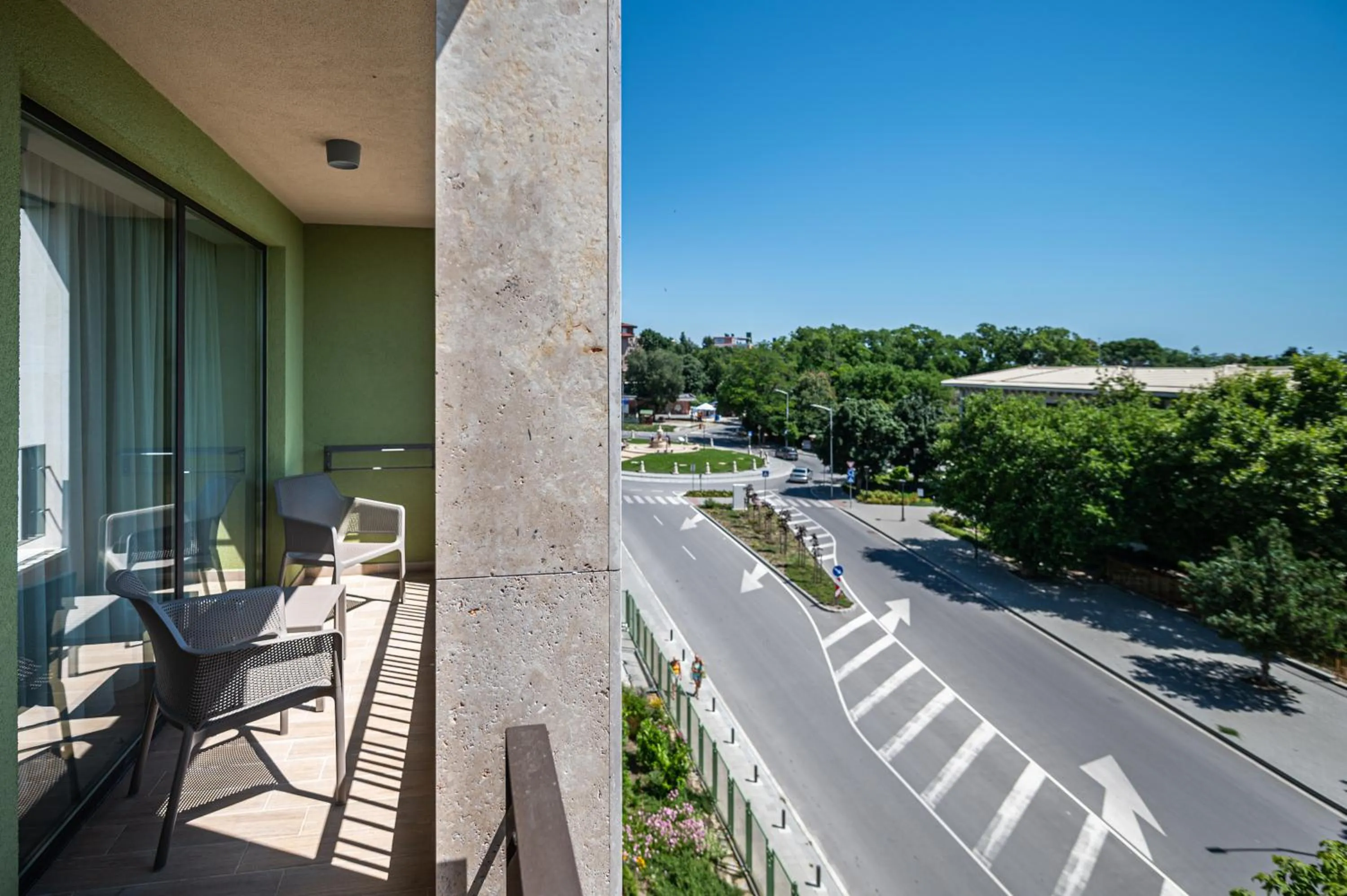 Romance Hotel and Family Suites