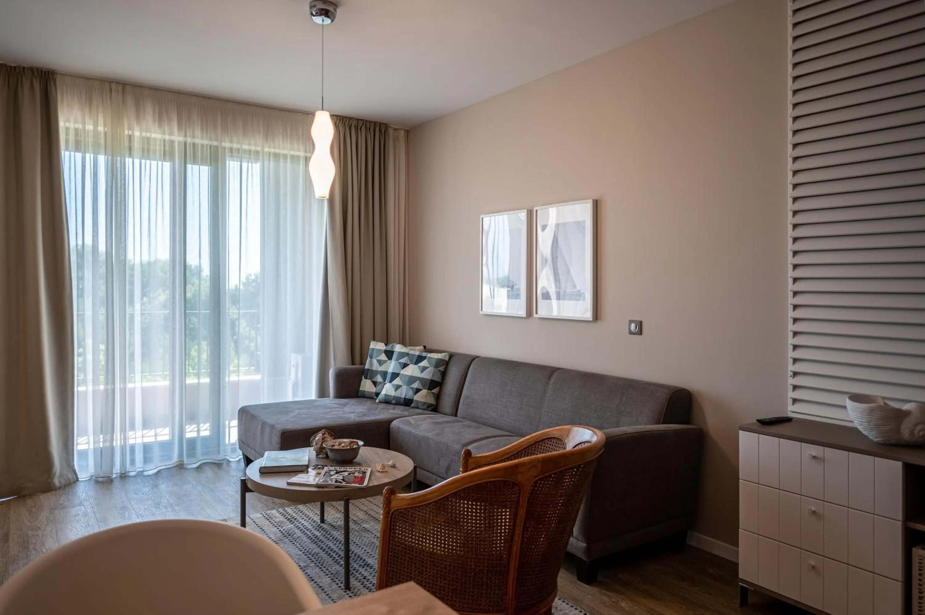 Romance Hotel and Family Suites