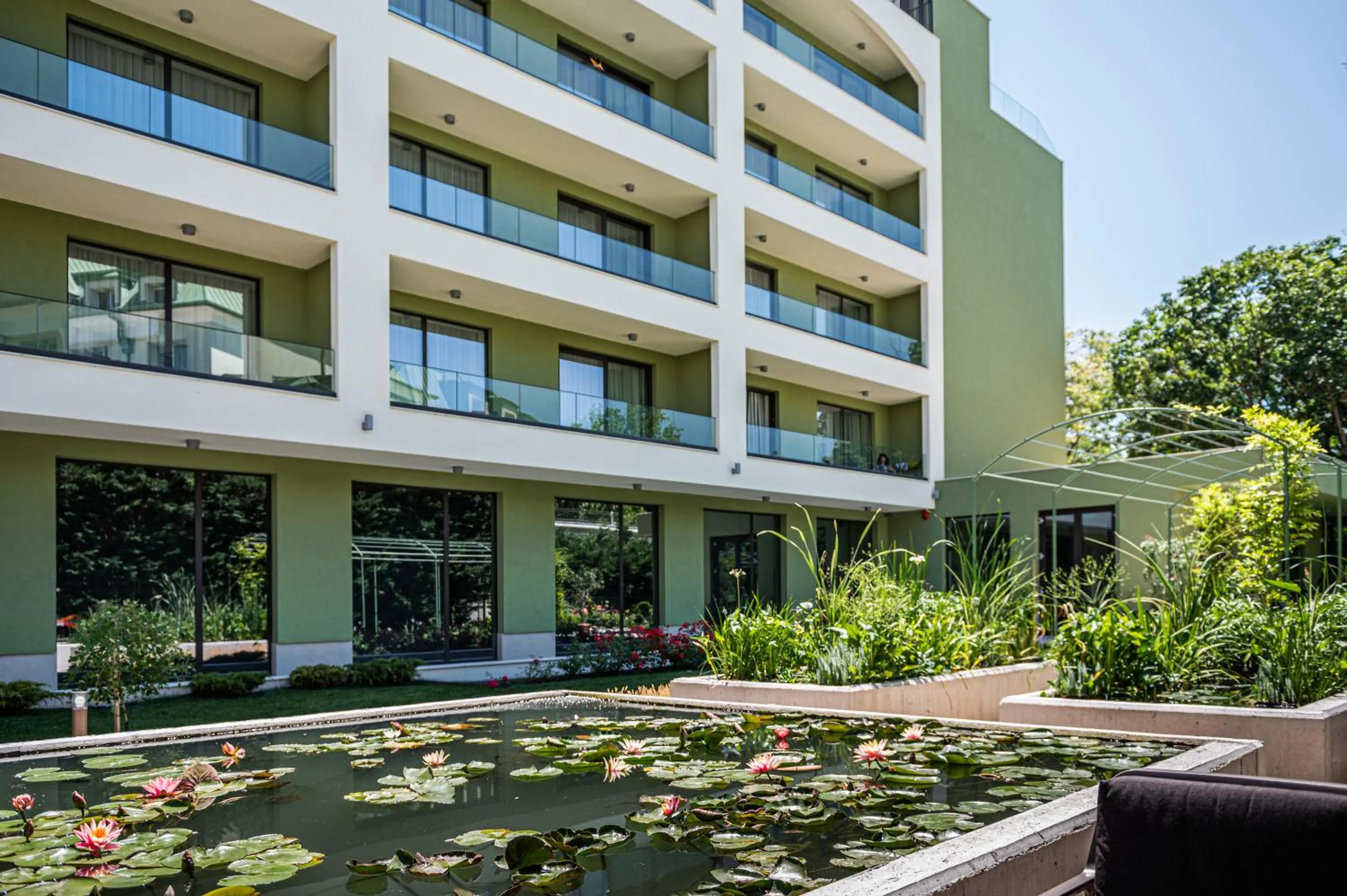 Romance Hotel and Family Suites