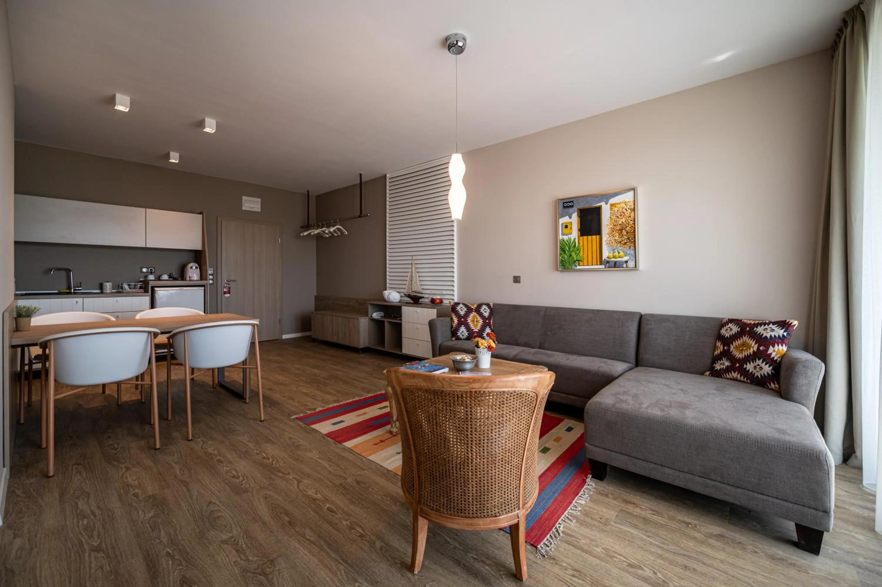 Romance Hotel and Family Suites