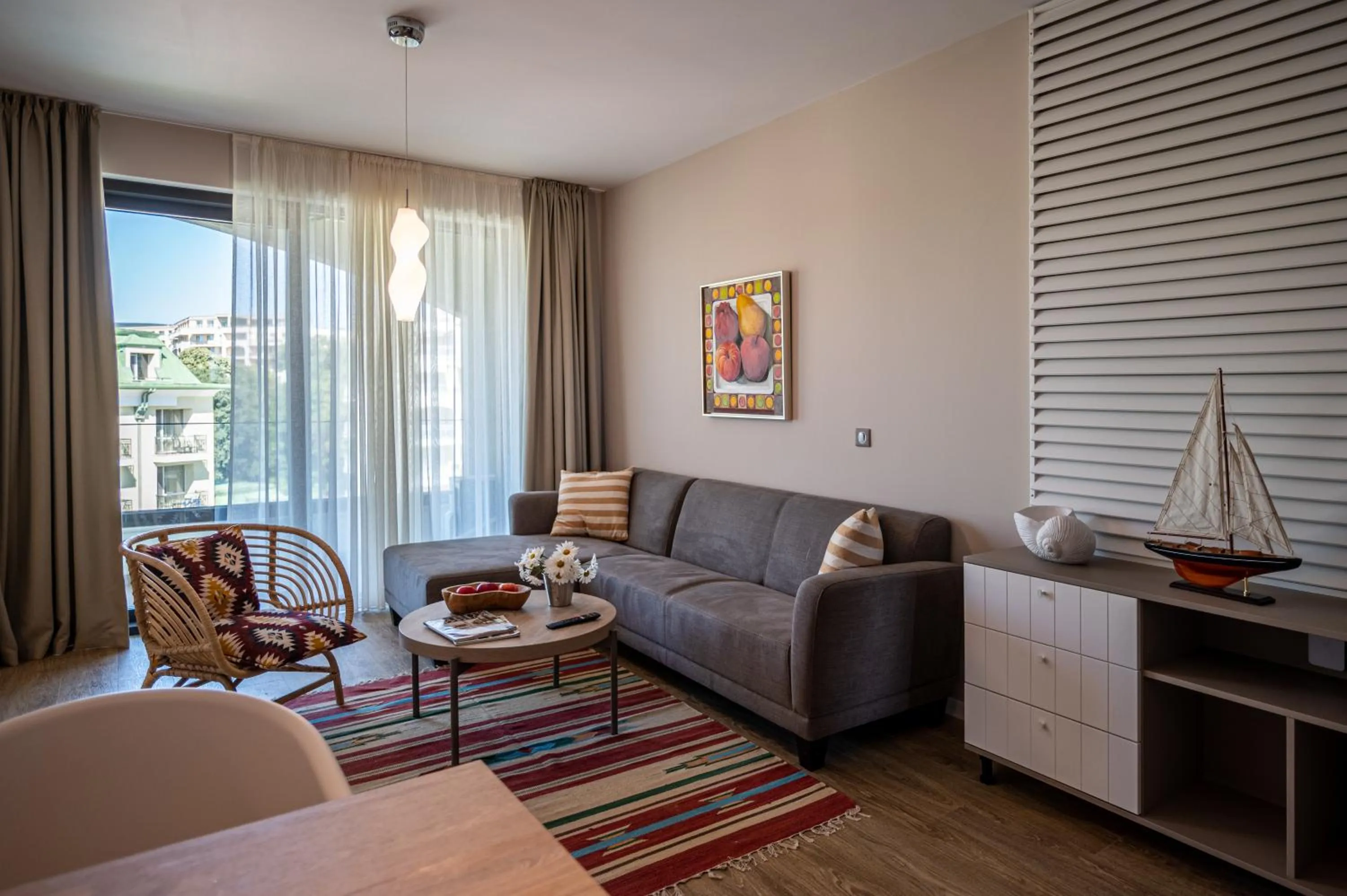 Romance Hotel and Family Suites