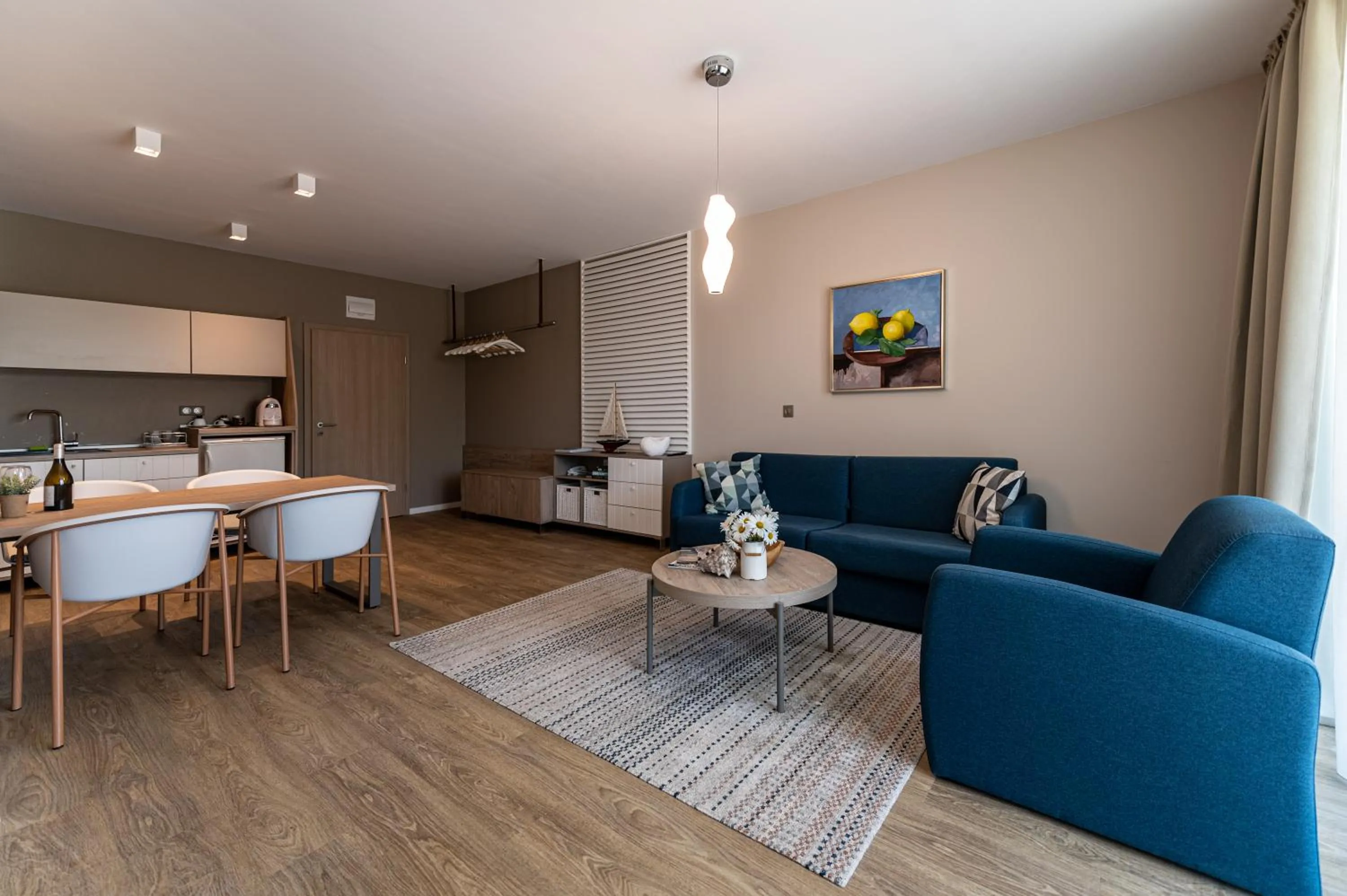 Romance Hotel and Family Suites