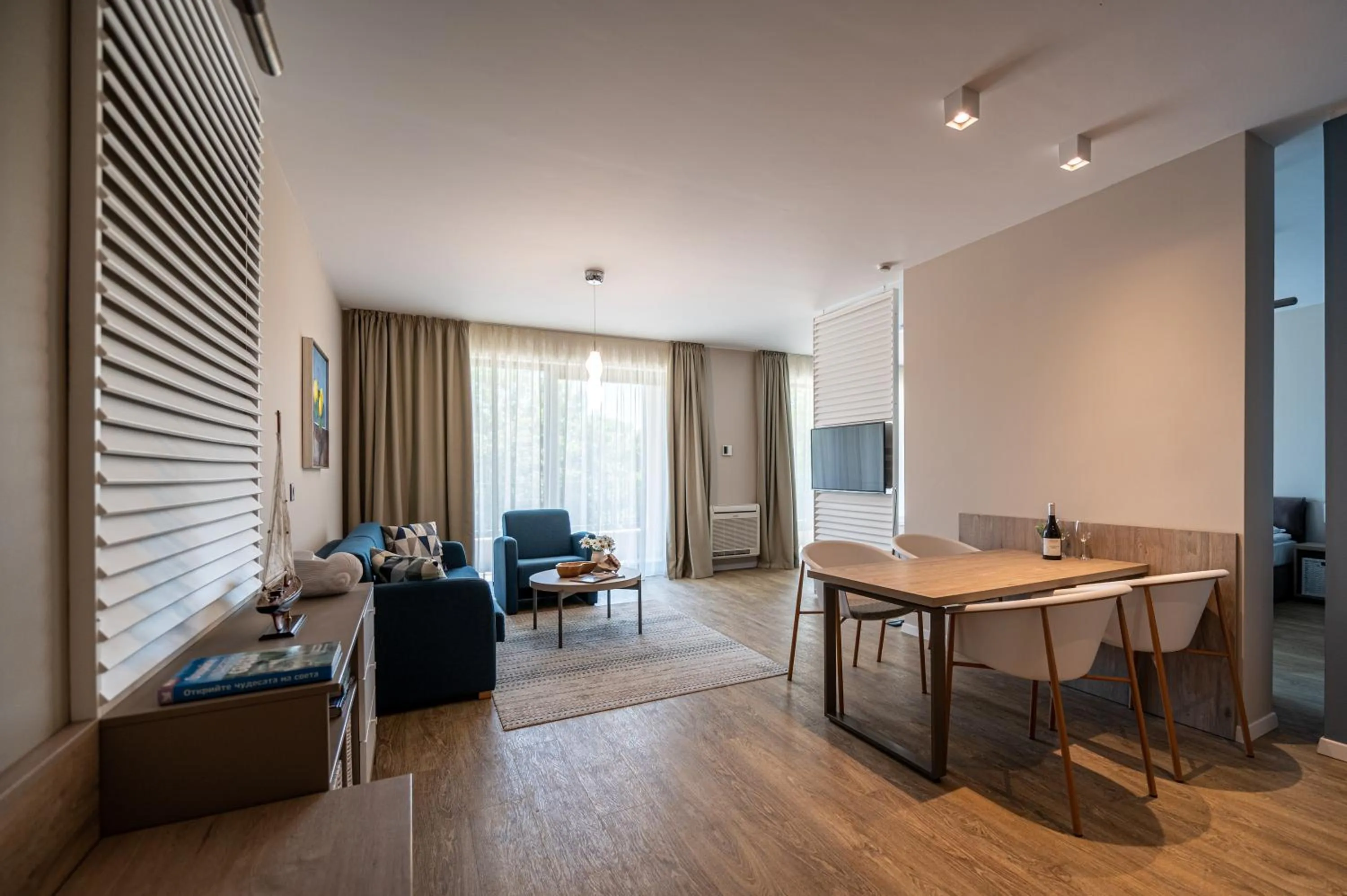 Romance Hotel and Family Suites