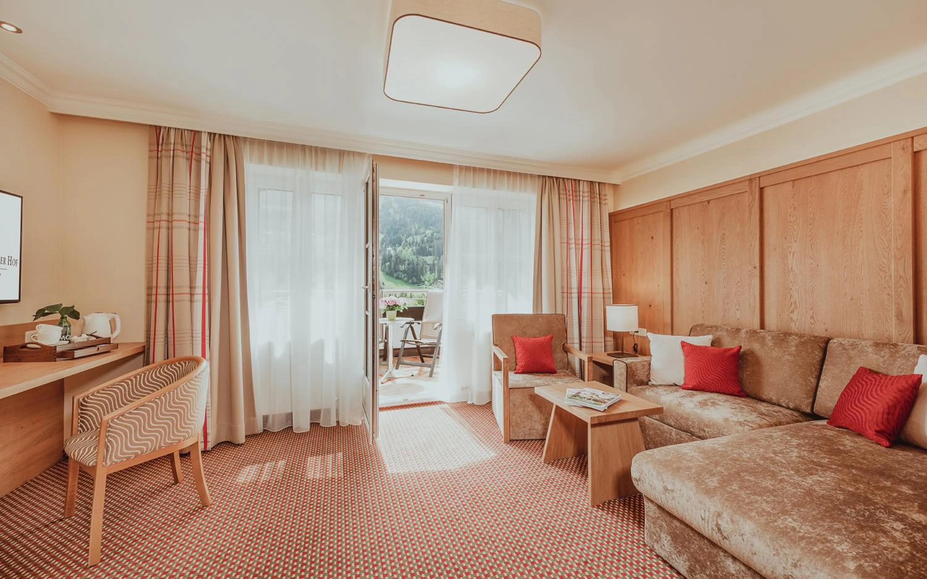 Living room in Österreichischer Hof-im Bademantel direkt in die Alpentherme