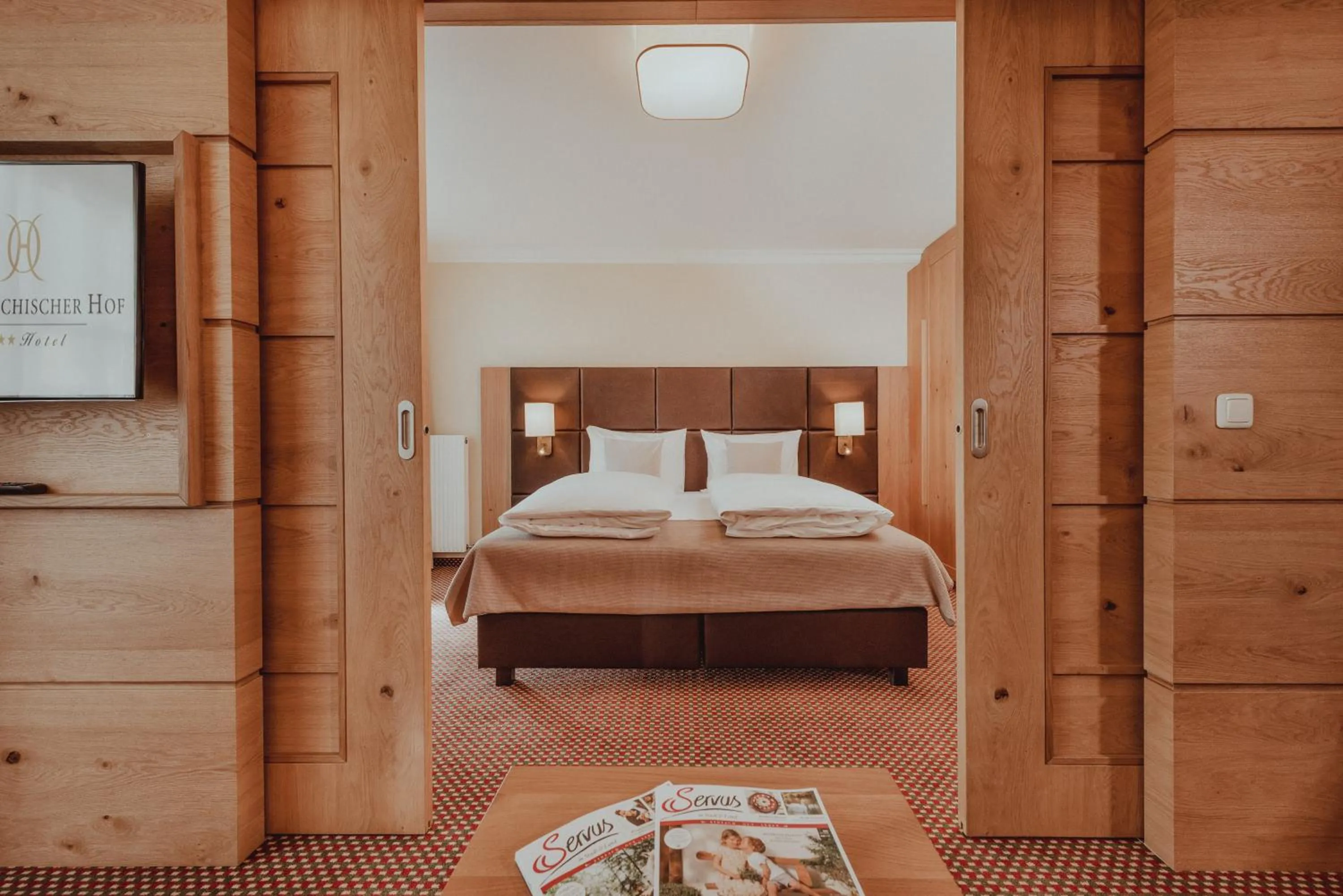 Bed in Österreichischer Hof-im Bademantel direkt in die Alpentherme