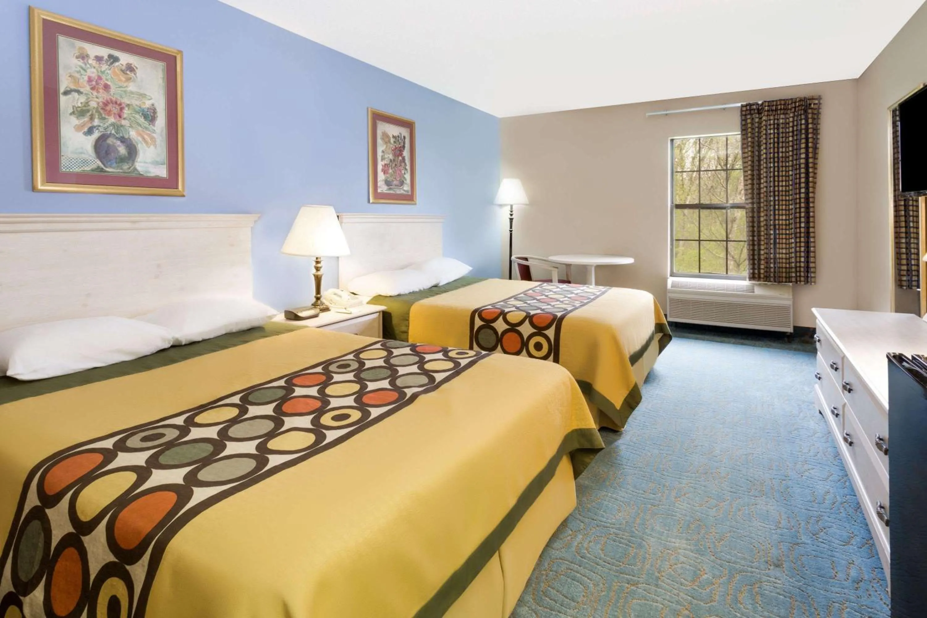 Photo of the whole room, Bed in Super 8 by Wyndham Freeport
