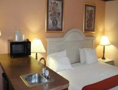 Bed in Super 8 by Wyndham Freeport