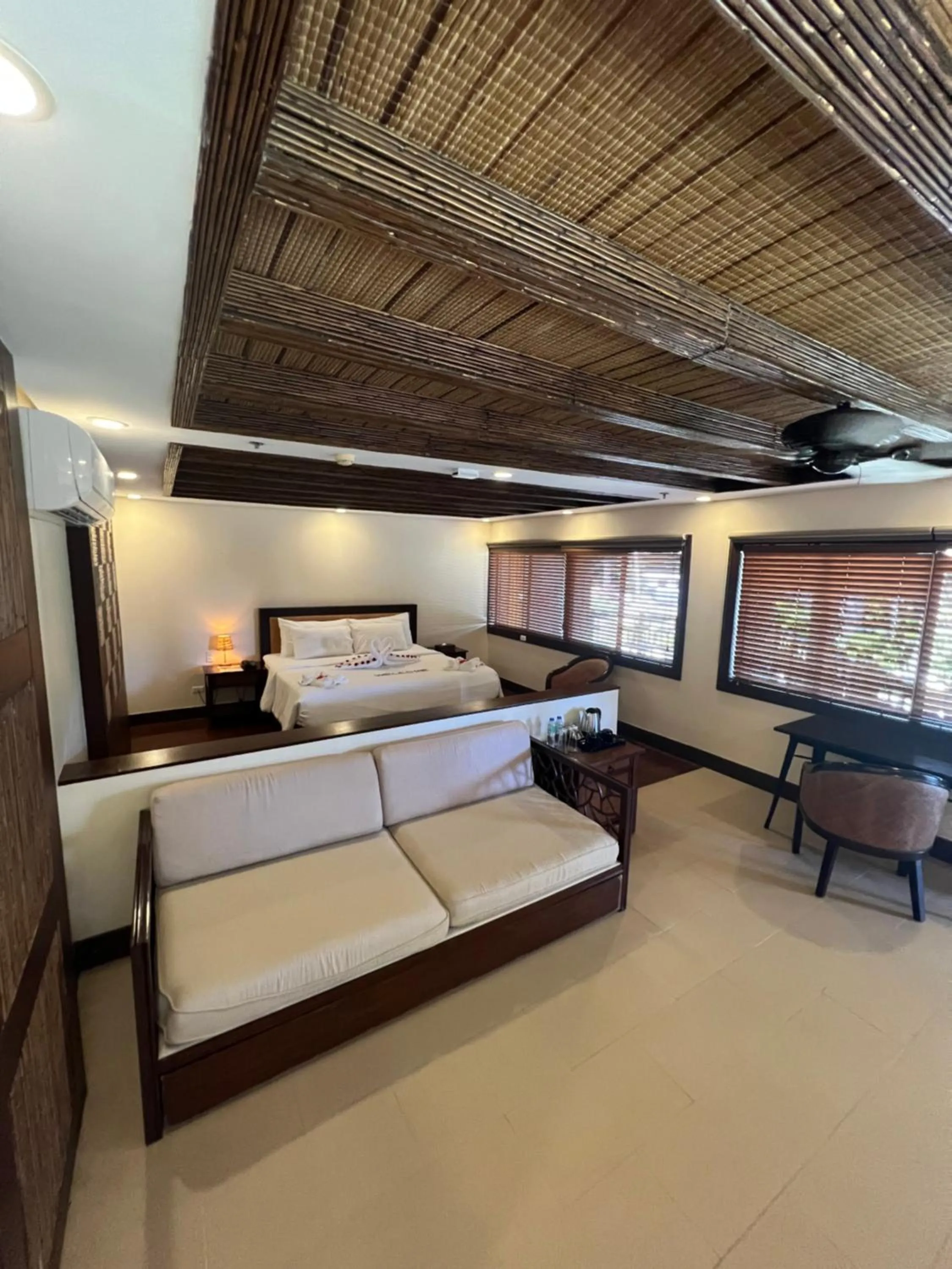 Bedroom, Bed in Fridays Puerto Galera