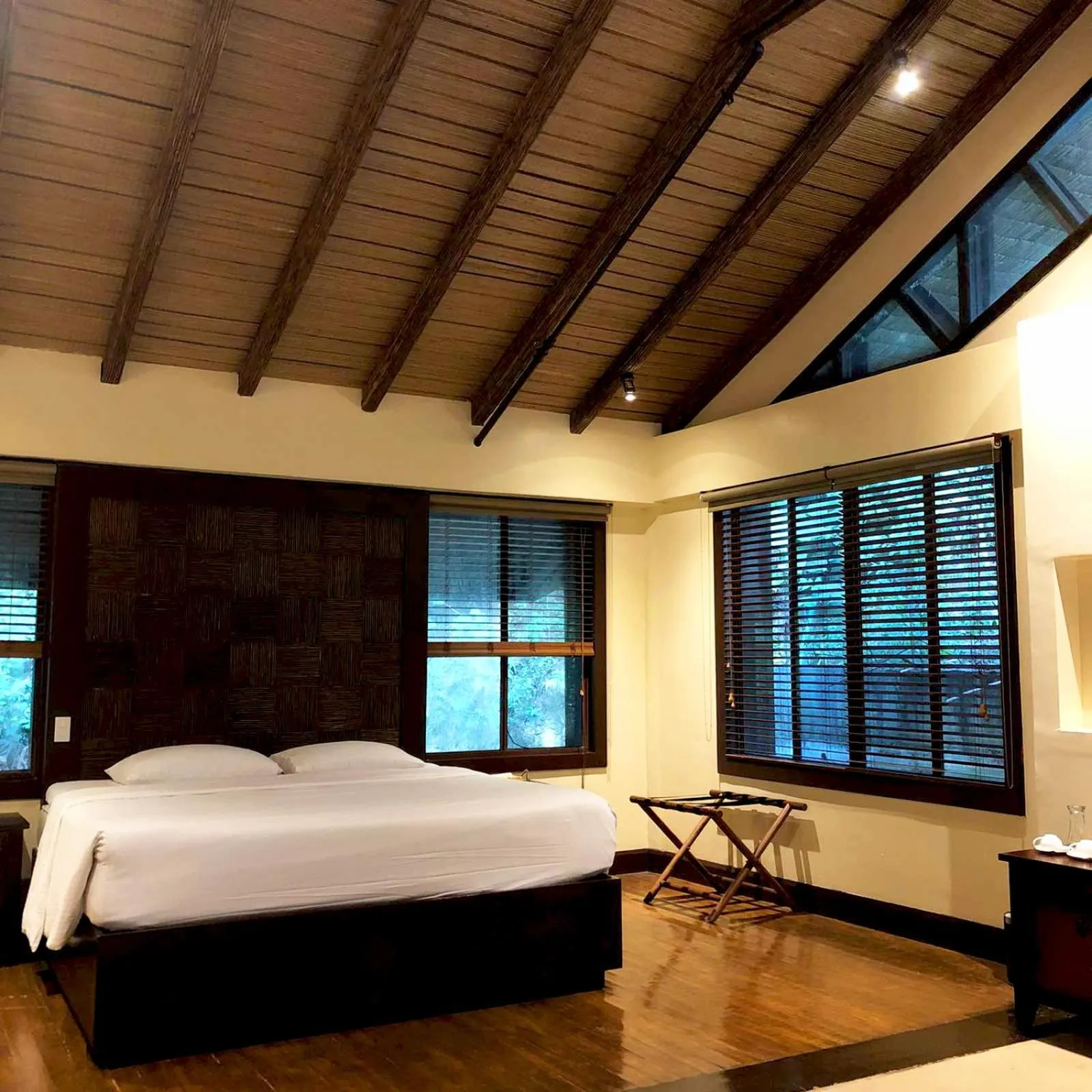 Bed in Fridays Puerto Galera