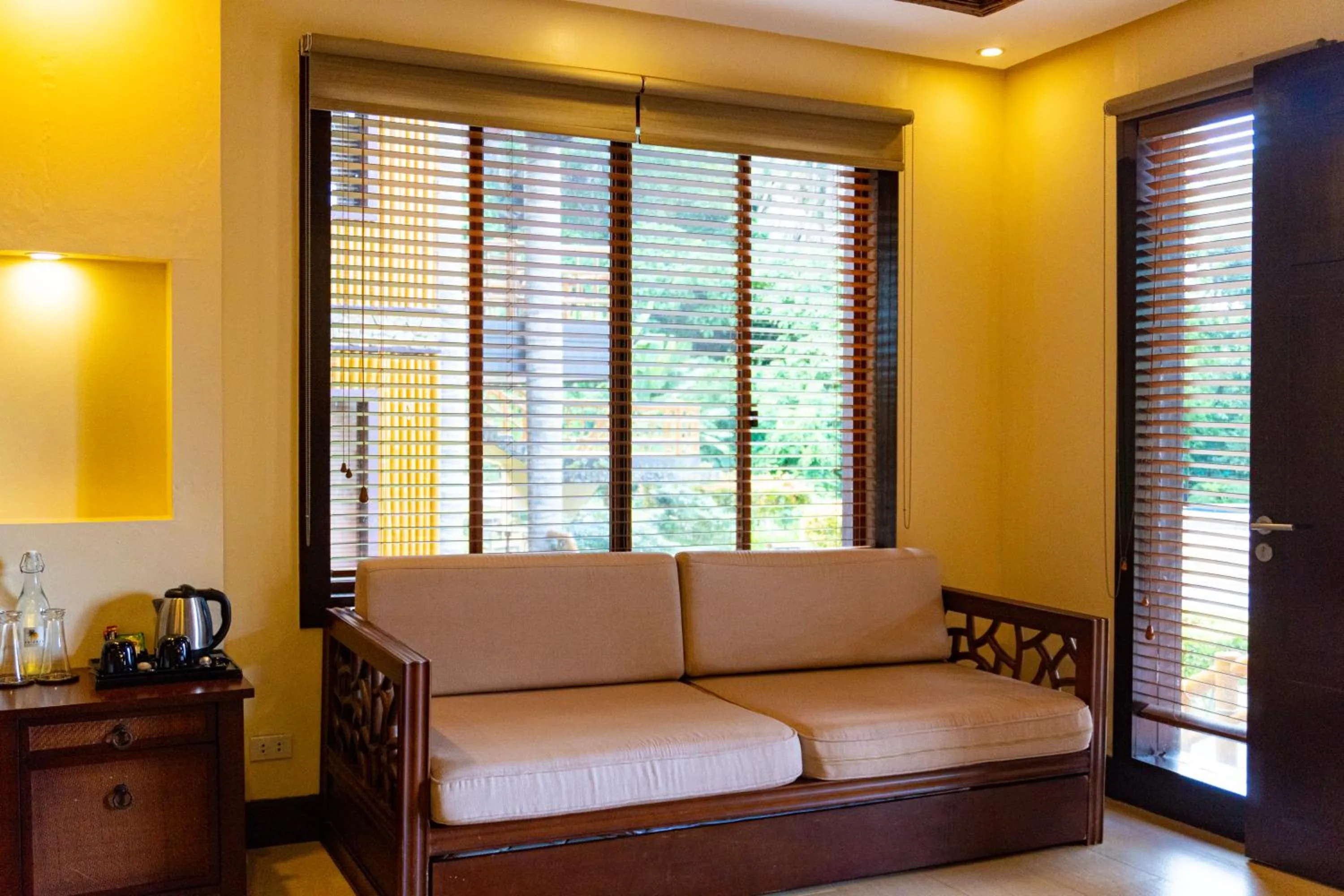 Property building, Bed in Fridays Puerto Galera