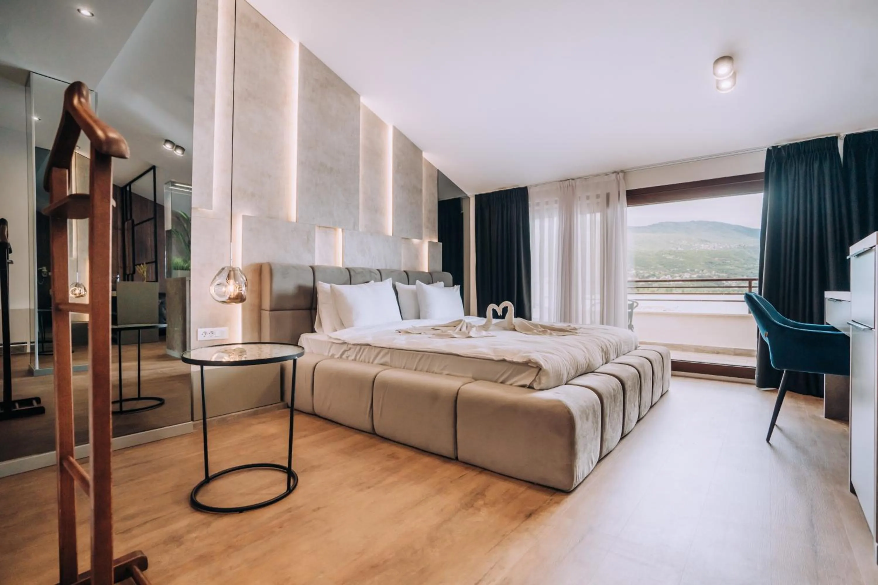 Deluxe Suite with Sea View in Hotel Aleksandrija