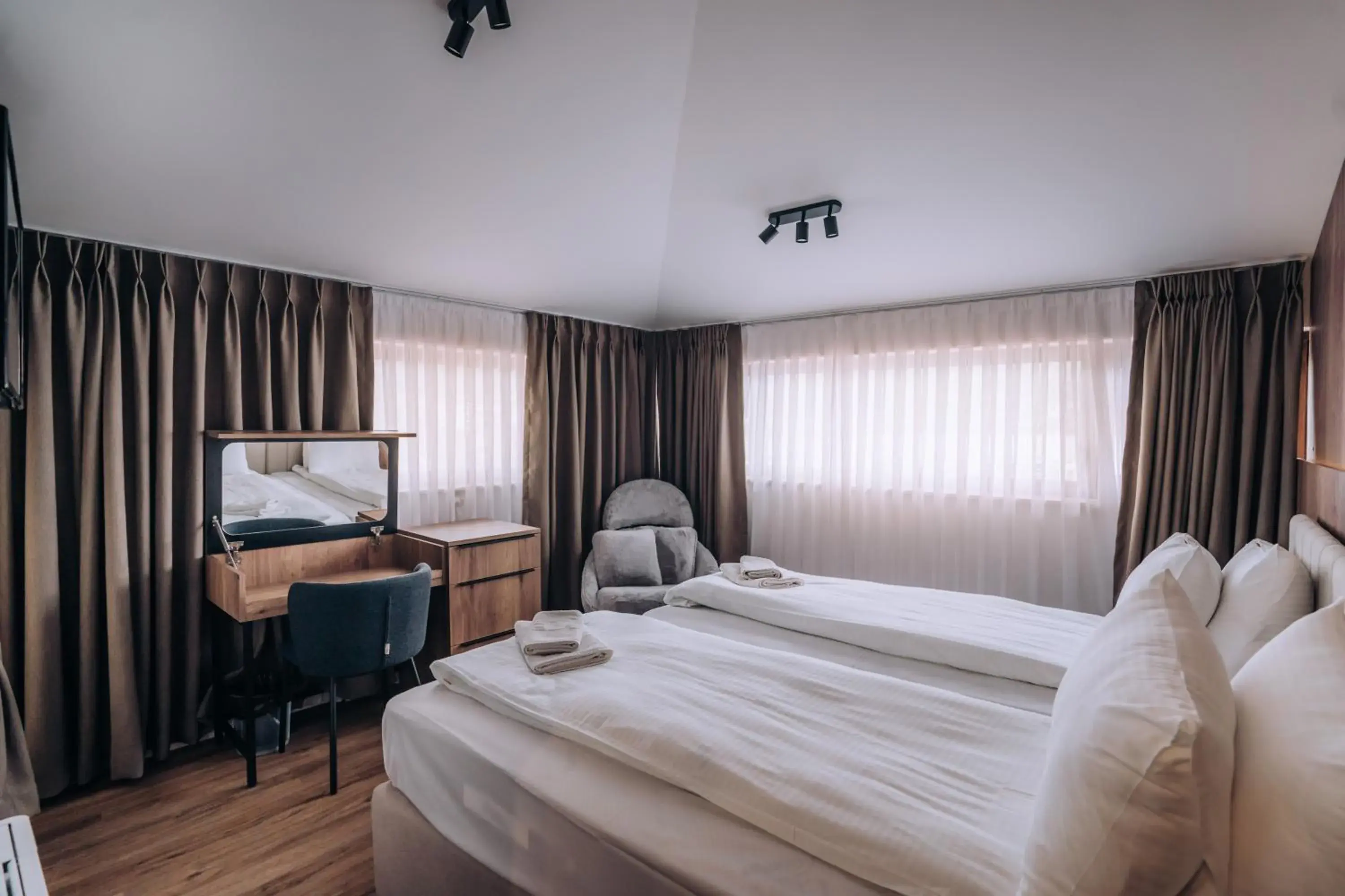 Standard Double or Twin Room with Balcony in Hotel Aleksandrija Standard Double or Twin Room with Balcony in Hotel Aleksandrija