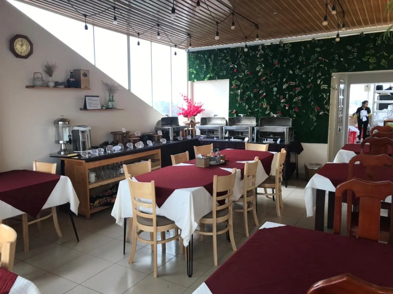 Restaurant/places to eat in Starhill Hotel