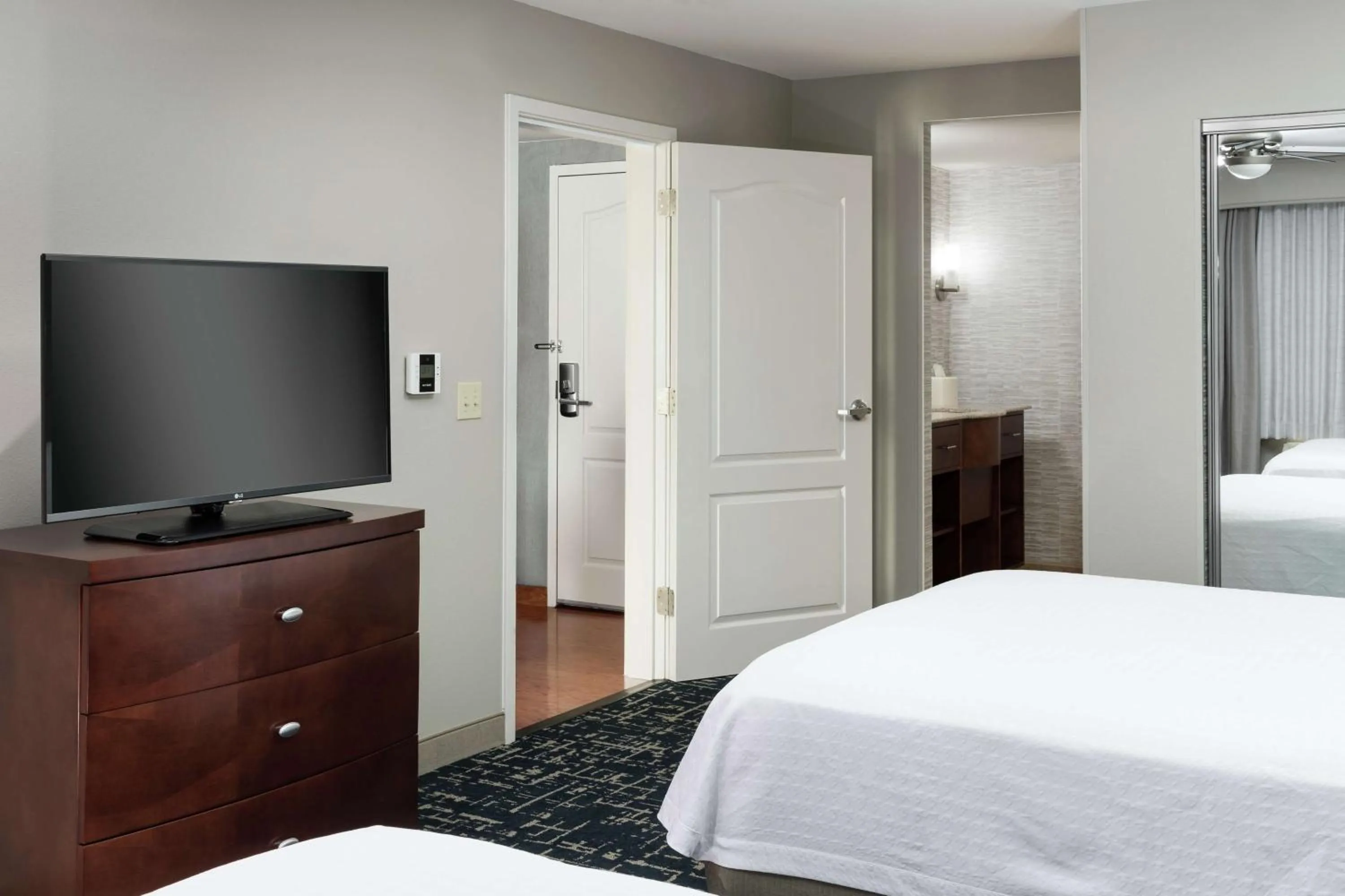 Bed in Homewood Suites by Hilton Fresno Airport/Clovis