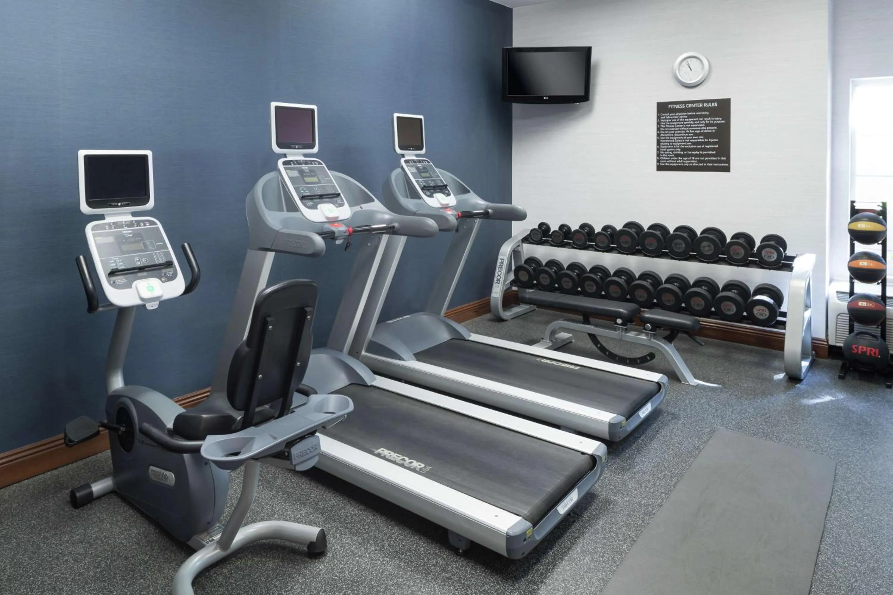 Fitness centre/facilities in Homewood Suites by Hilton Fresno Airport/Clovis