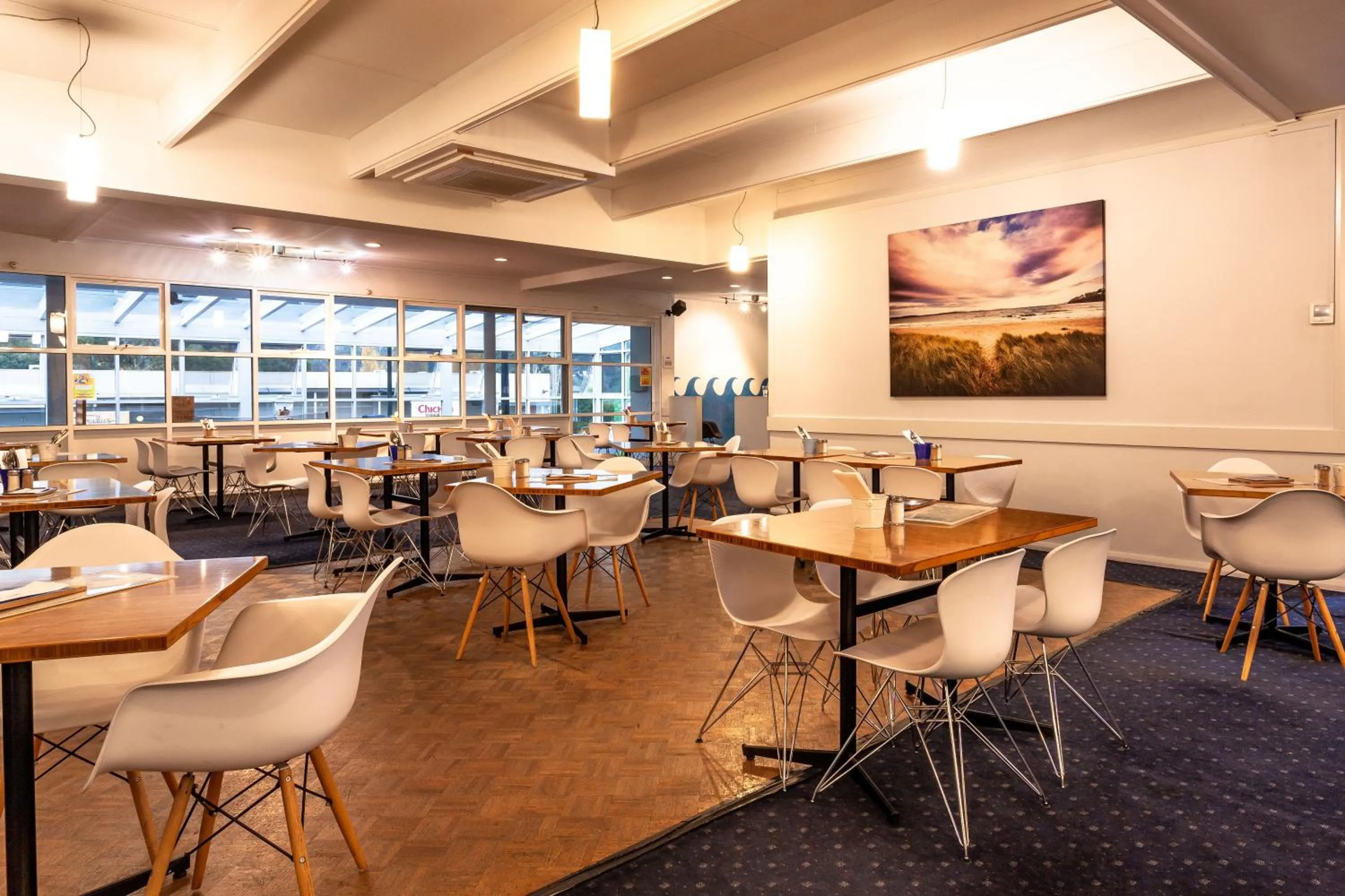 Restaurant/places to eat in Kingston Hotel