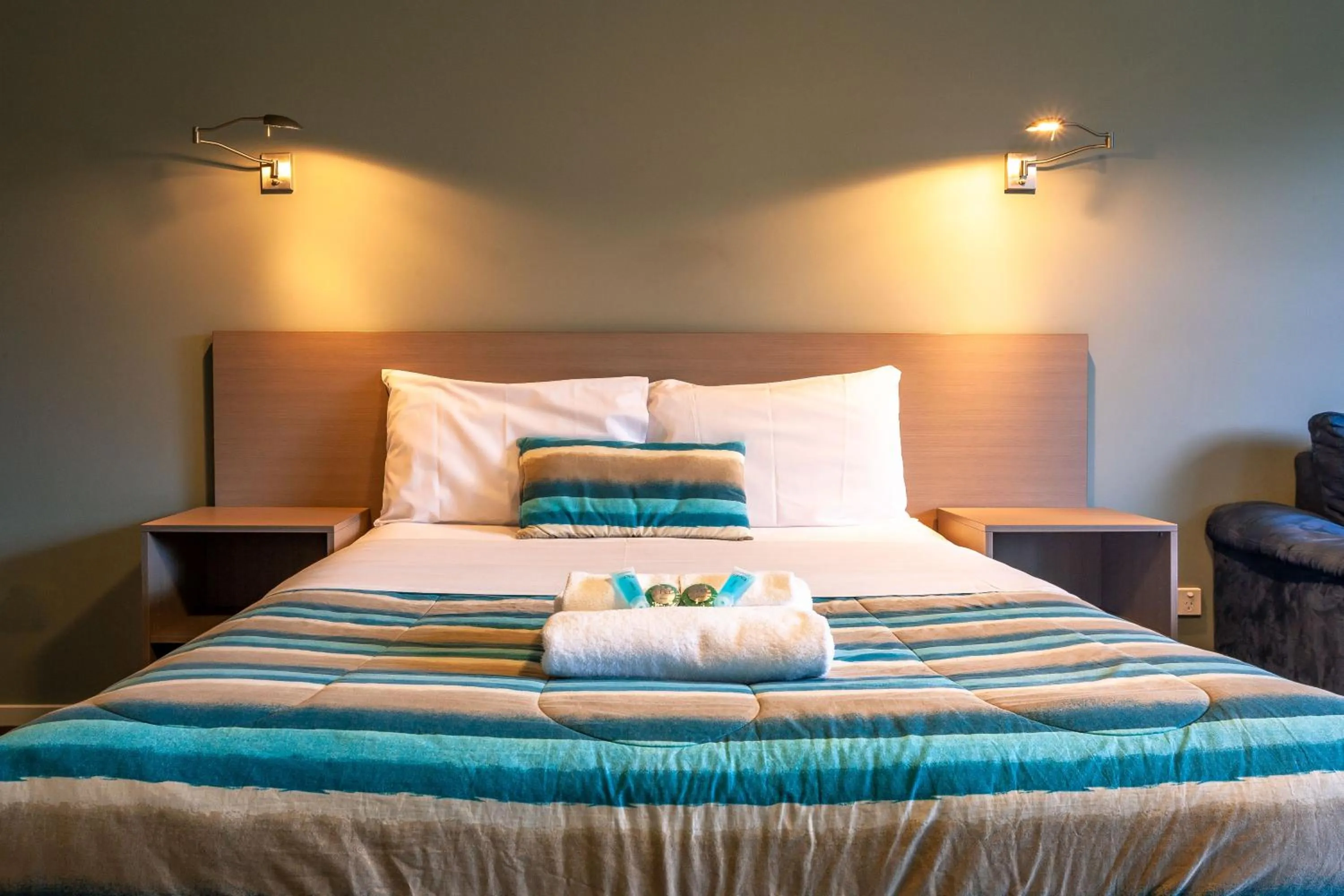 Bedroom, Bed in Kingston Hotel