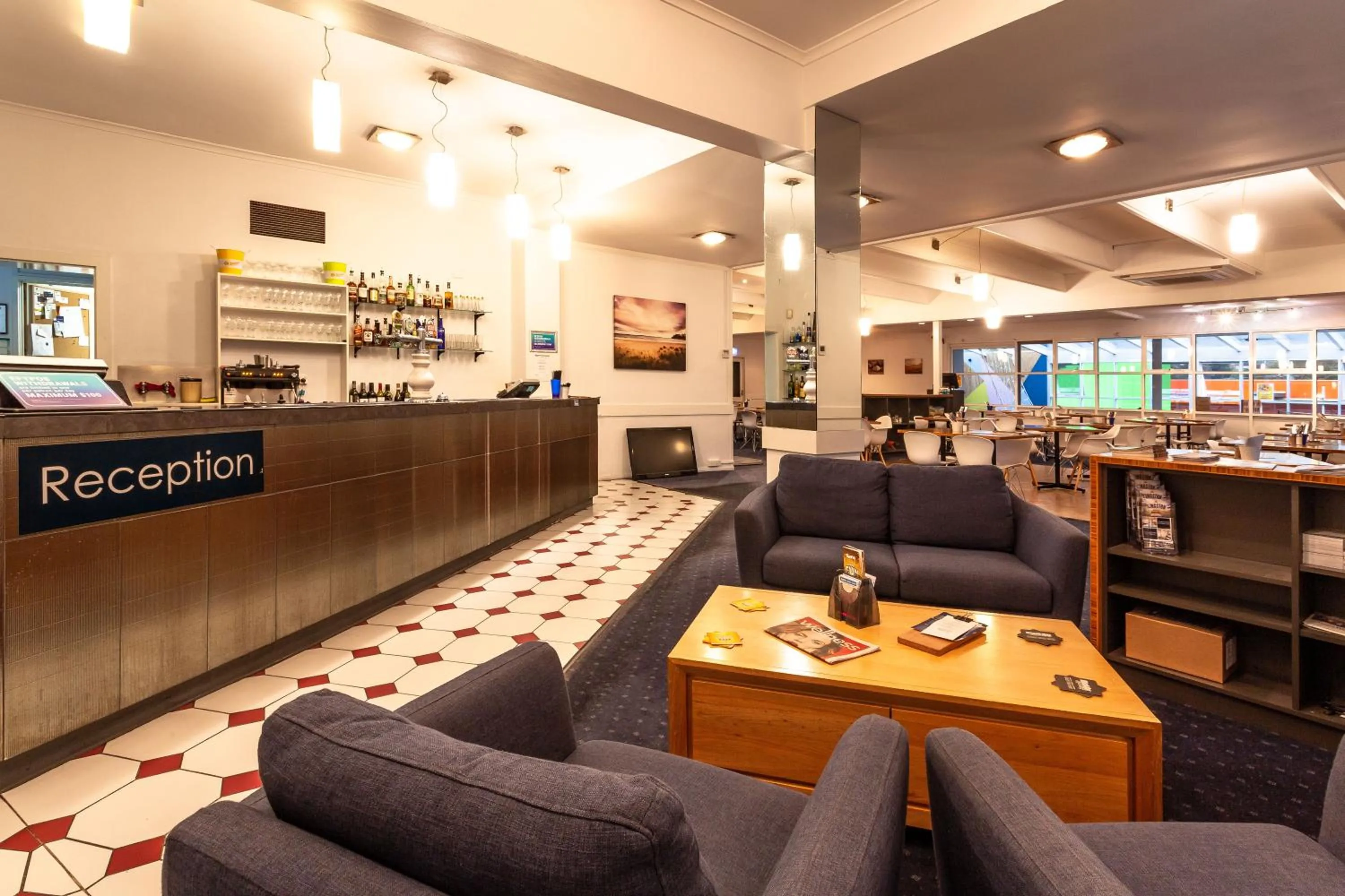 Restaurant/places to eat in Kingston Hotel