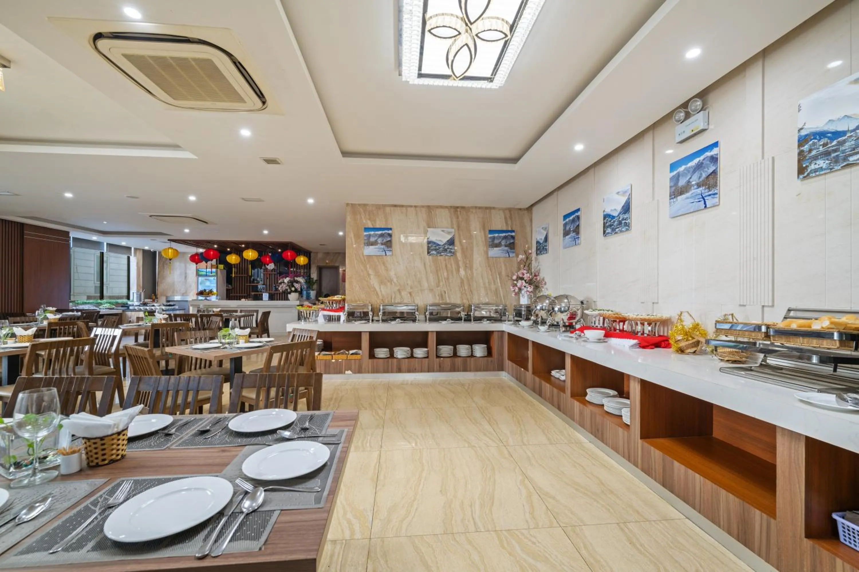 Restaurant/places to eat in Sochi Hotel