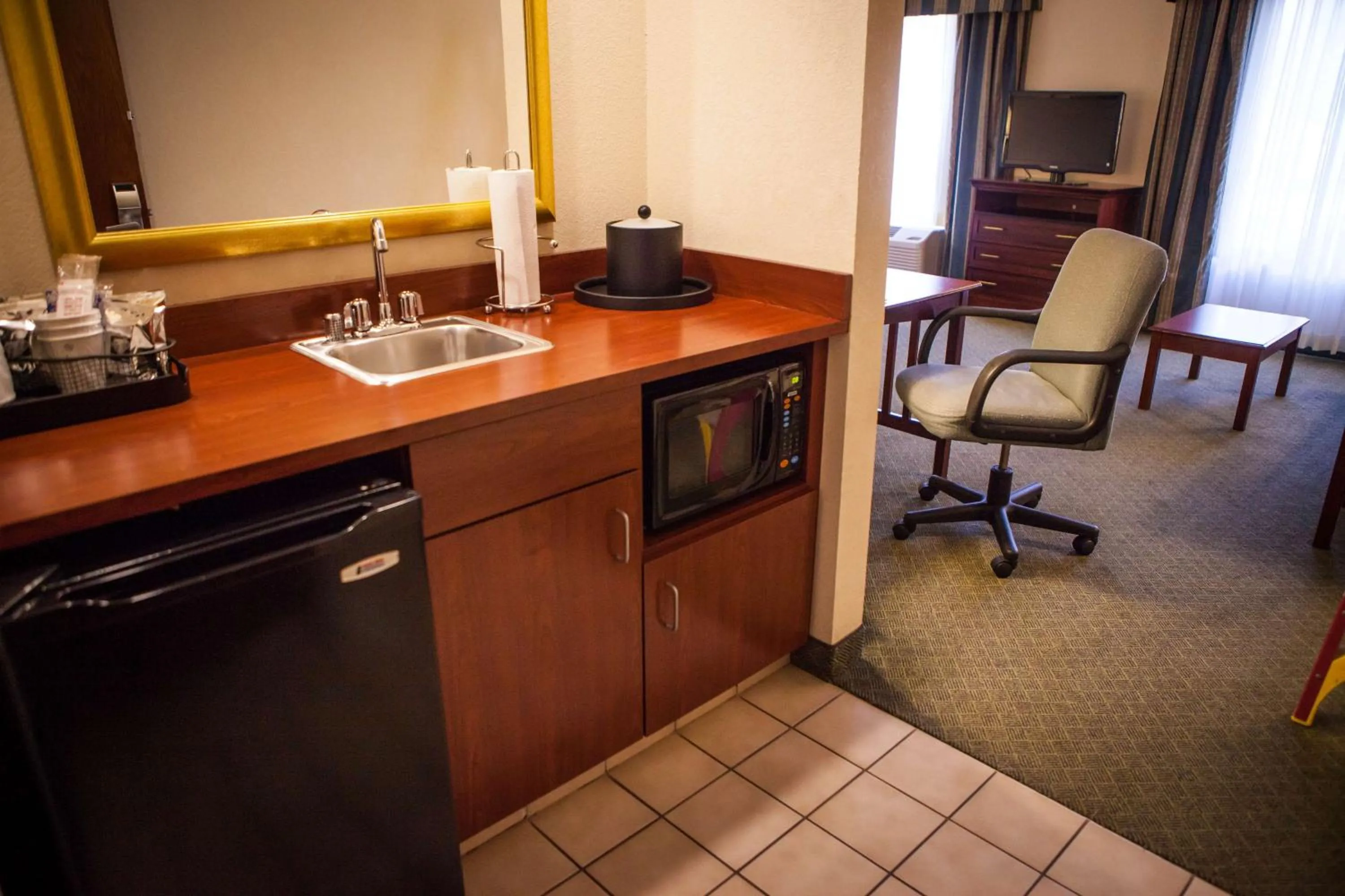 Kitchen or kitchenette in Hampton Inn & Suites, Springfield SW