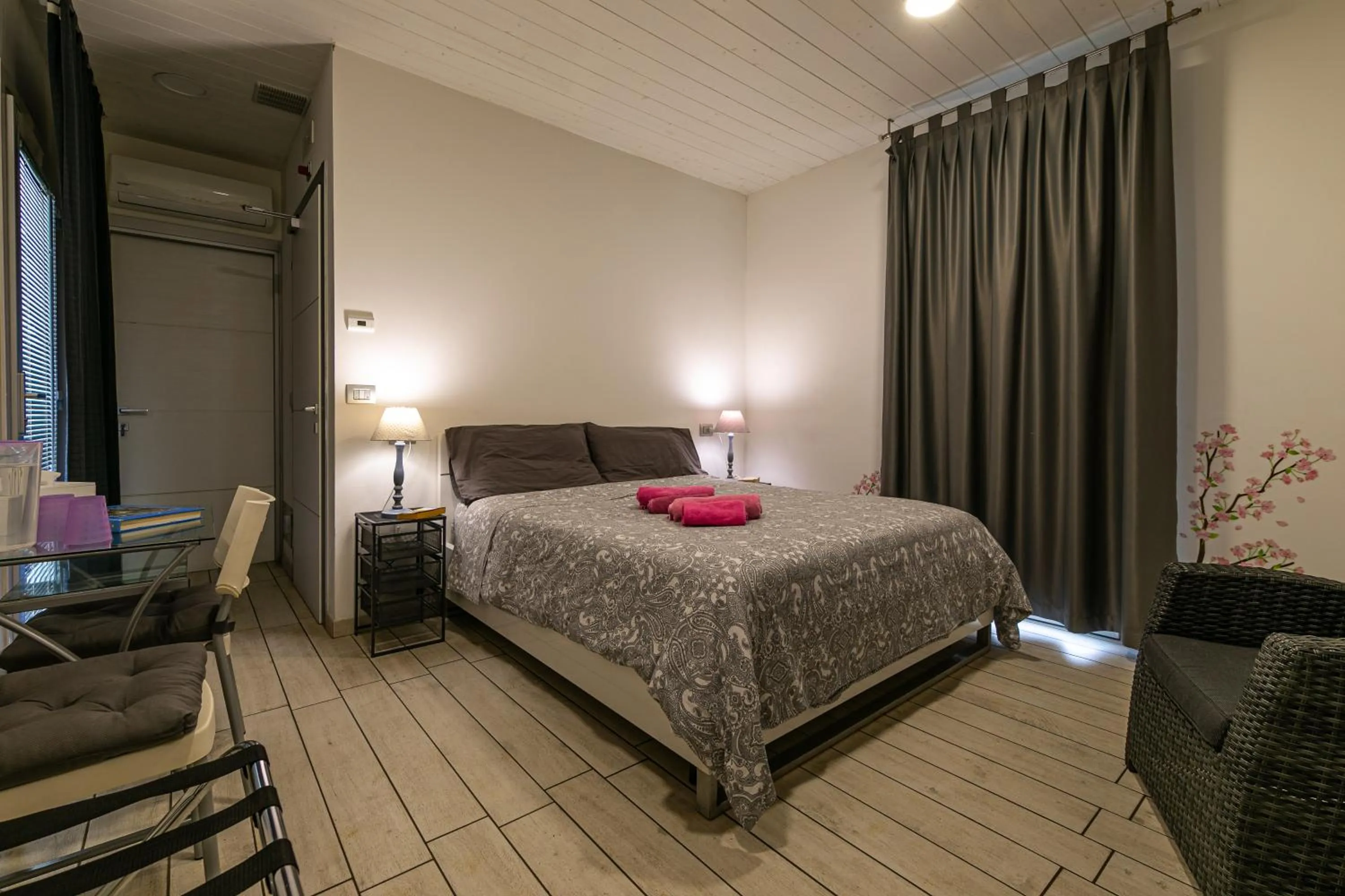 Photo of the whole room, Bed in Il Giardino Di Rebecca