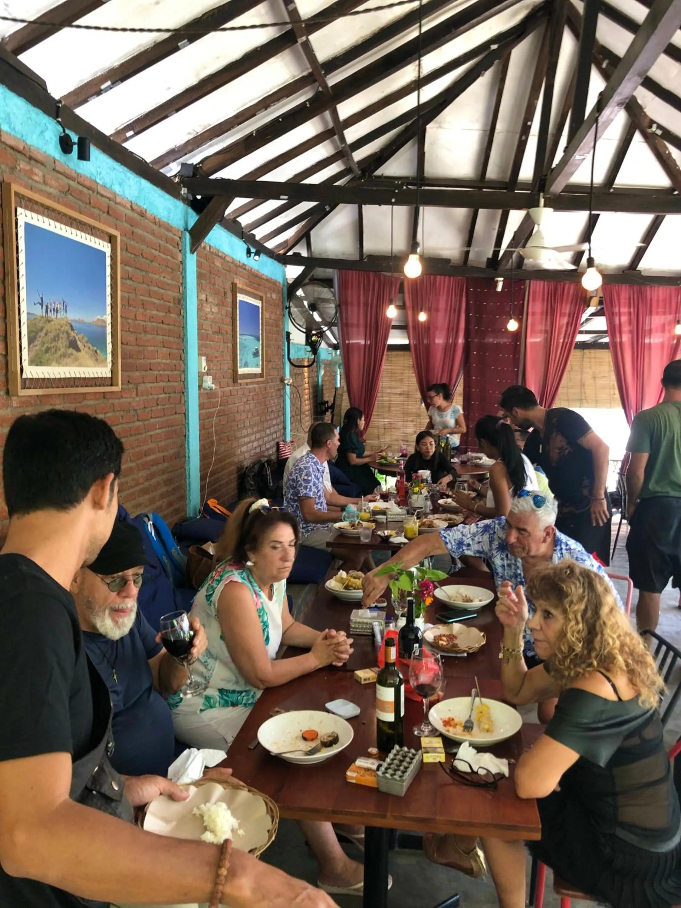 Restaurant/places to eat in Wae Molas Hotel