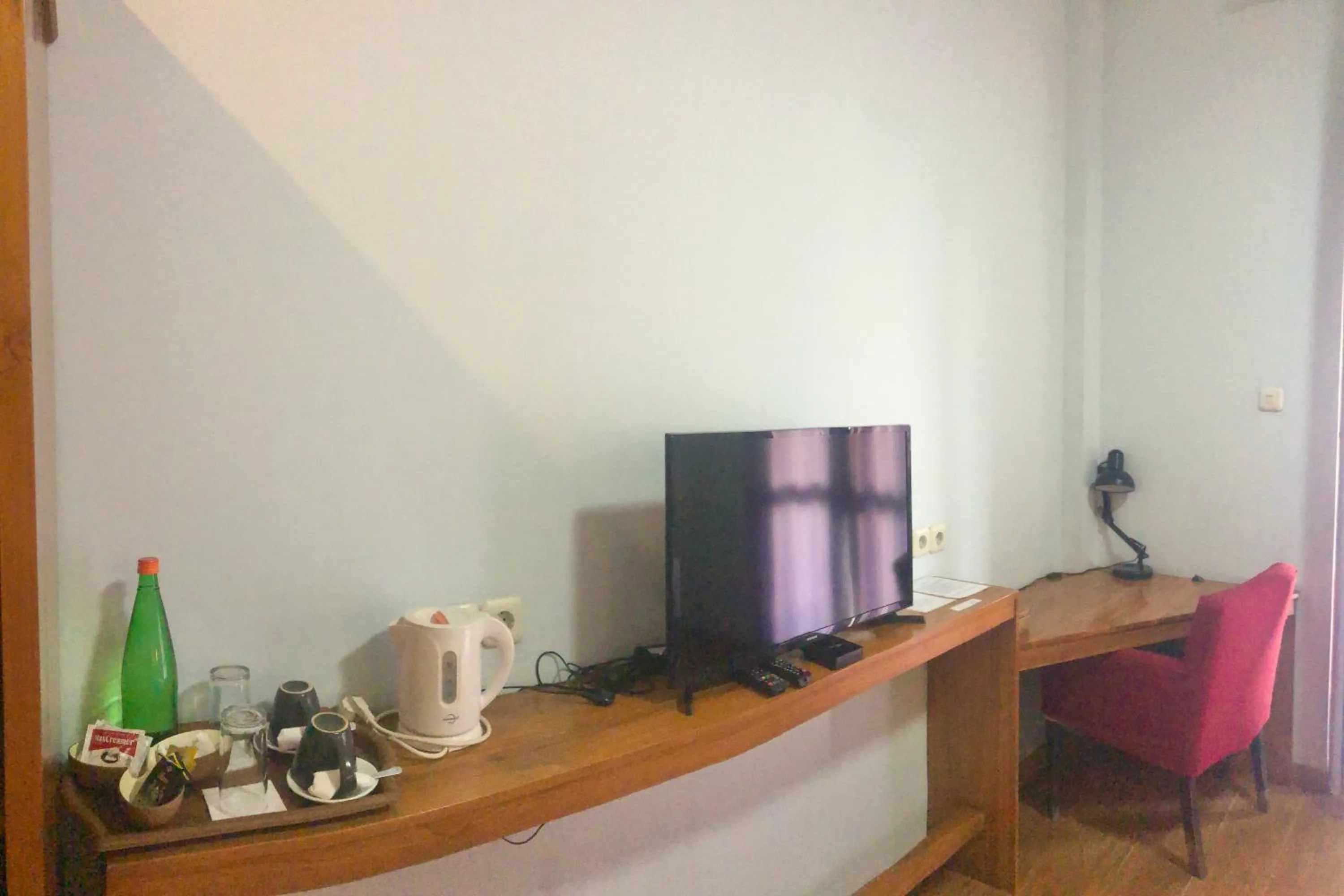 TV and multimedia in Wae Molas Hotel