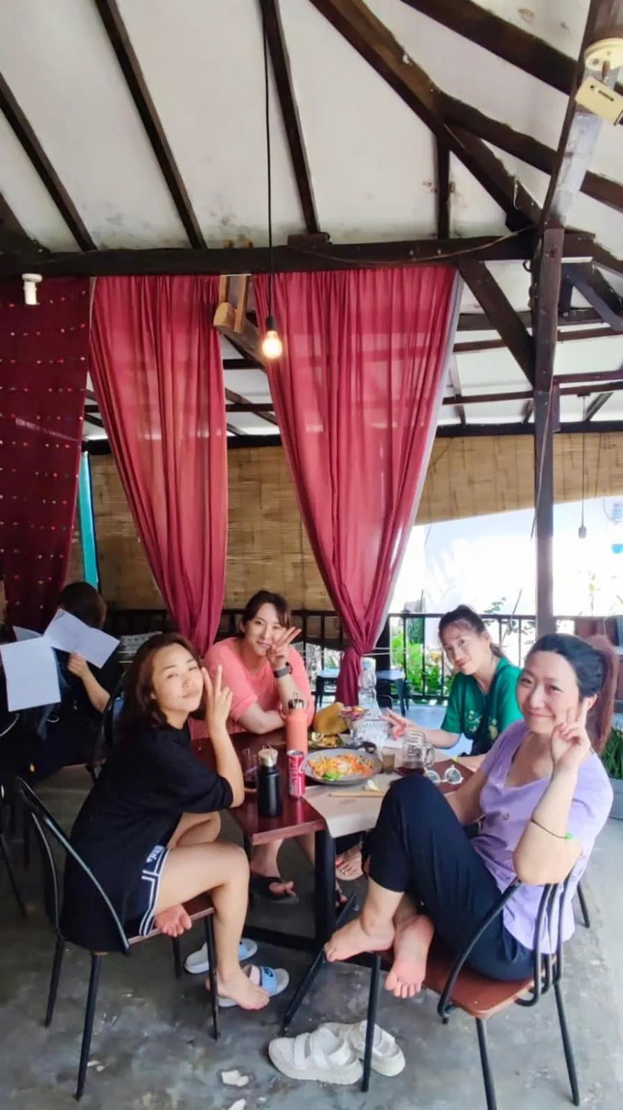 Restaurant/places to eat in Wae Molas Hotel