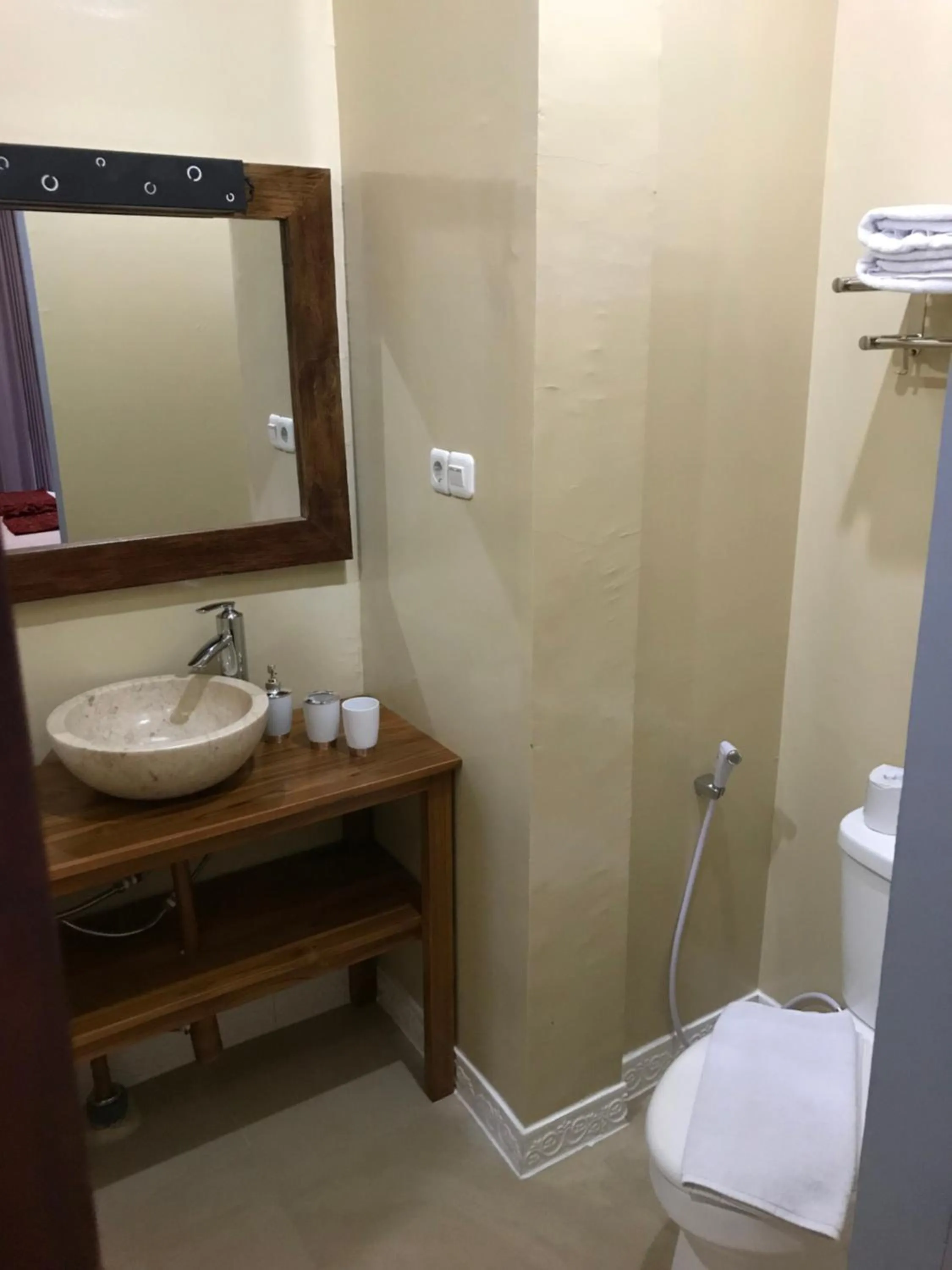 Bathroom in Wae Molas Hotel