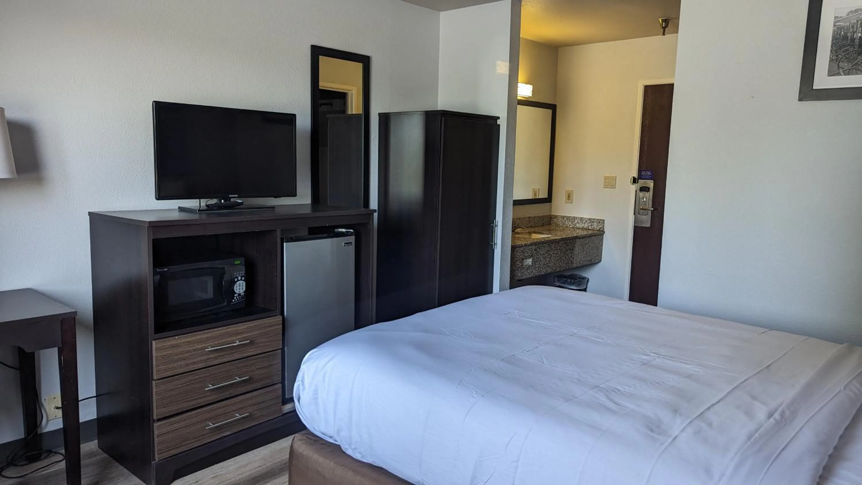 Bedroom, Bed in Motel 6 Lancaster