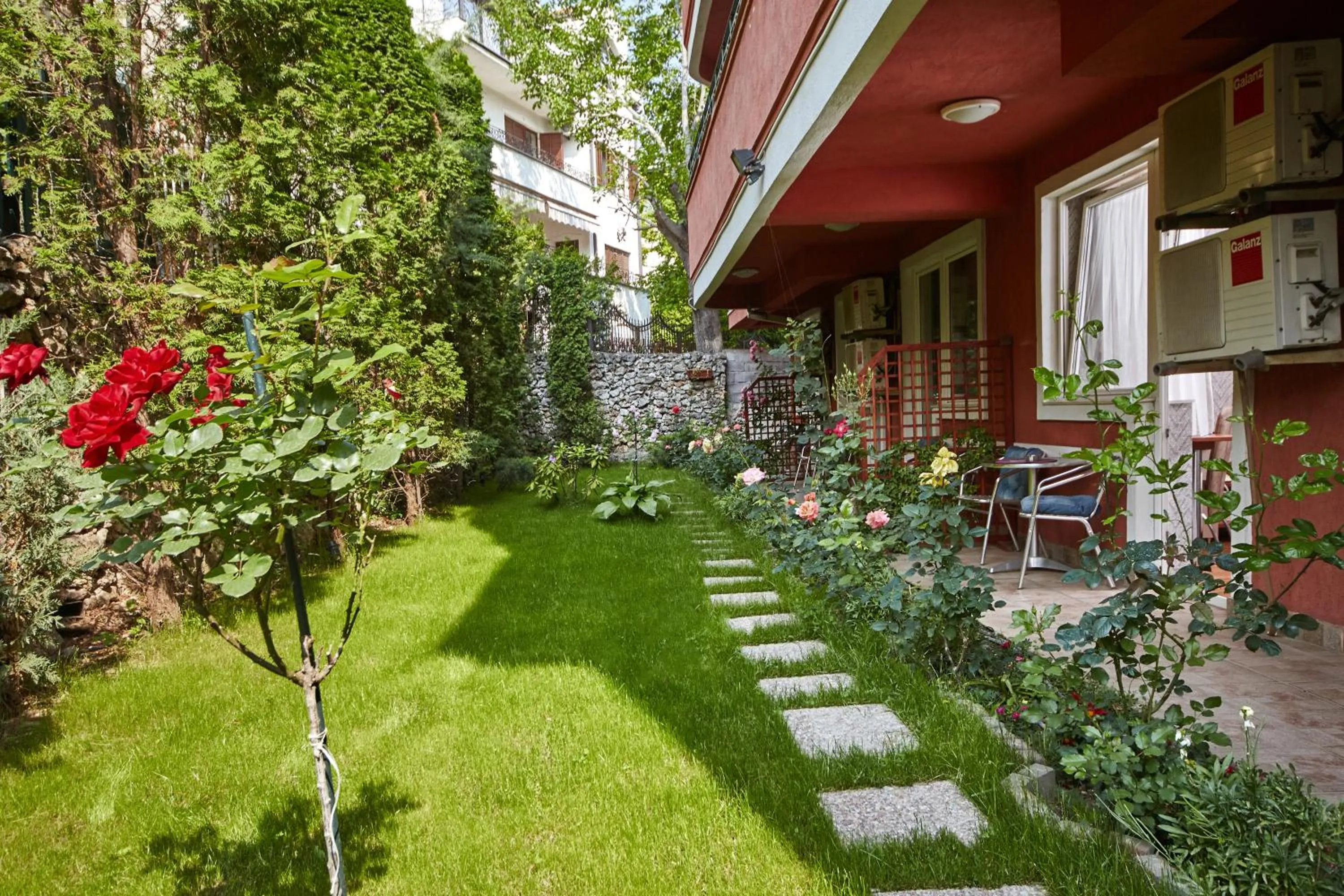 Patio in Leonardo Hotel