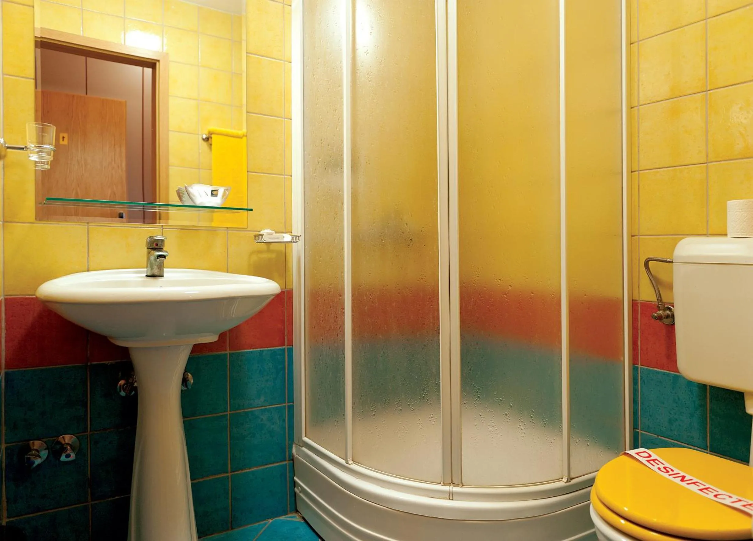 Bathroom in Leonardo Hotel