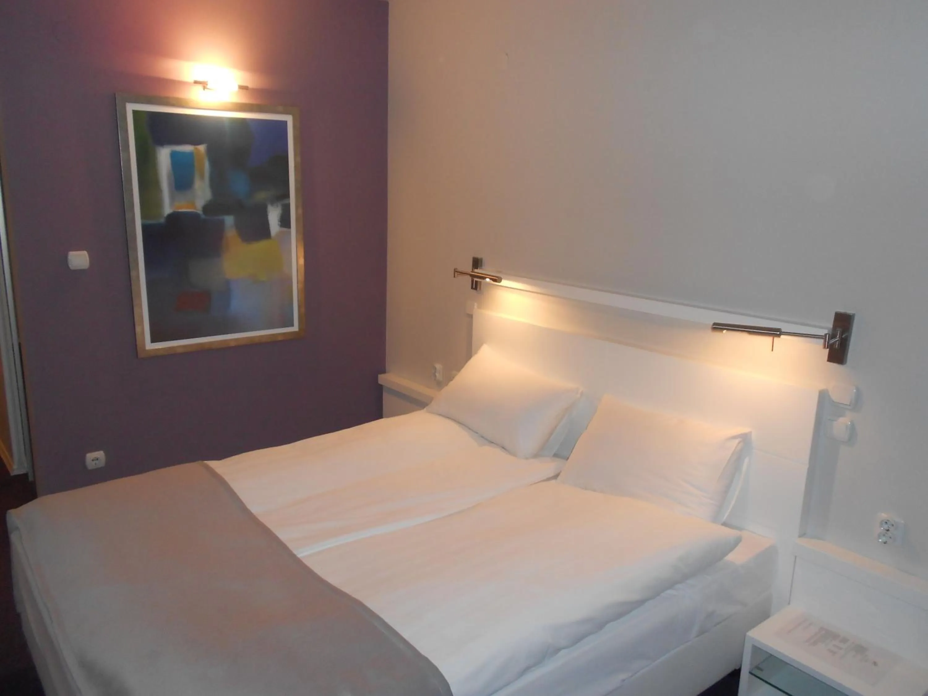 Bed in Leonardo Hotel