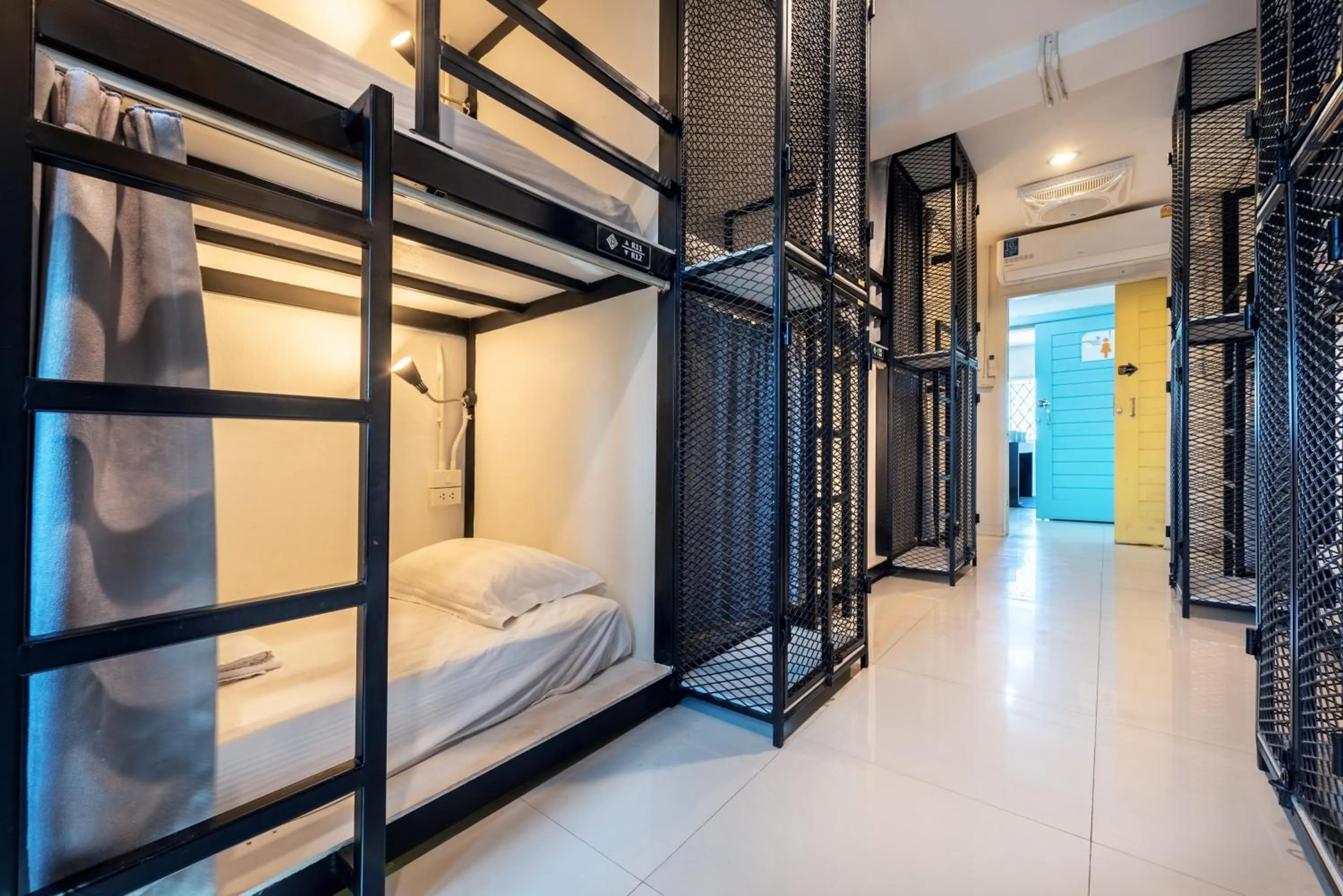 Bed in Sloth Hostel Don Mueang