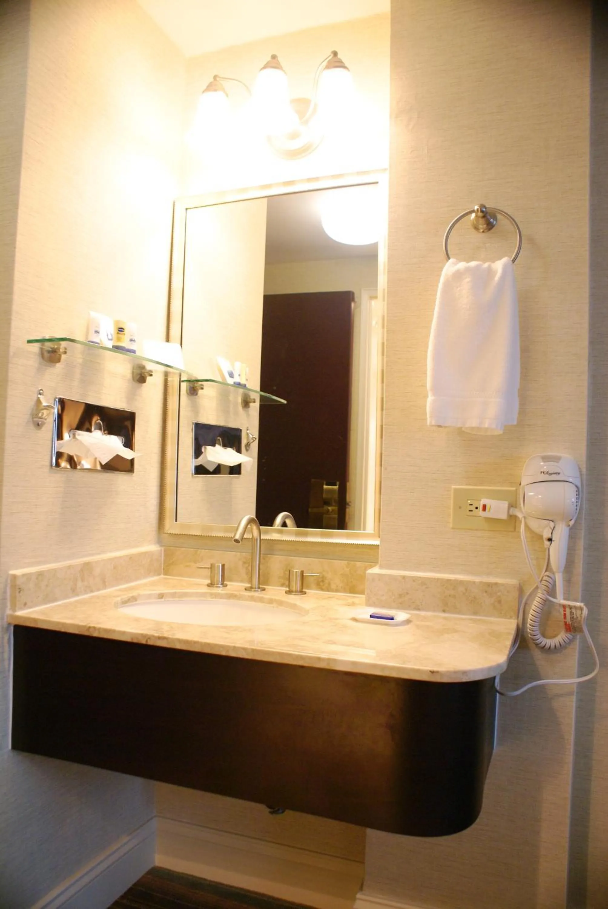 Bathroom in Best Western Queens Gold Coast