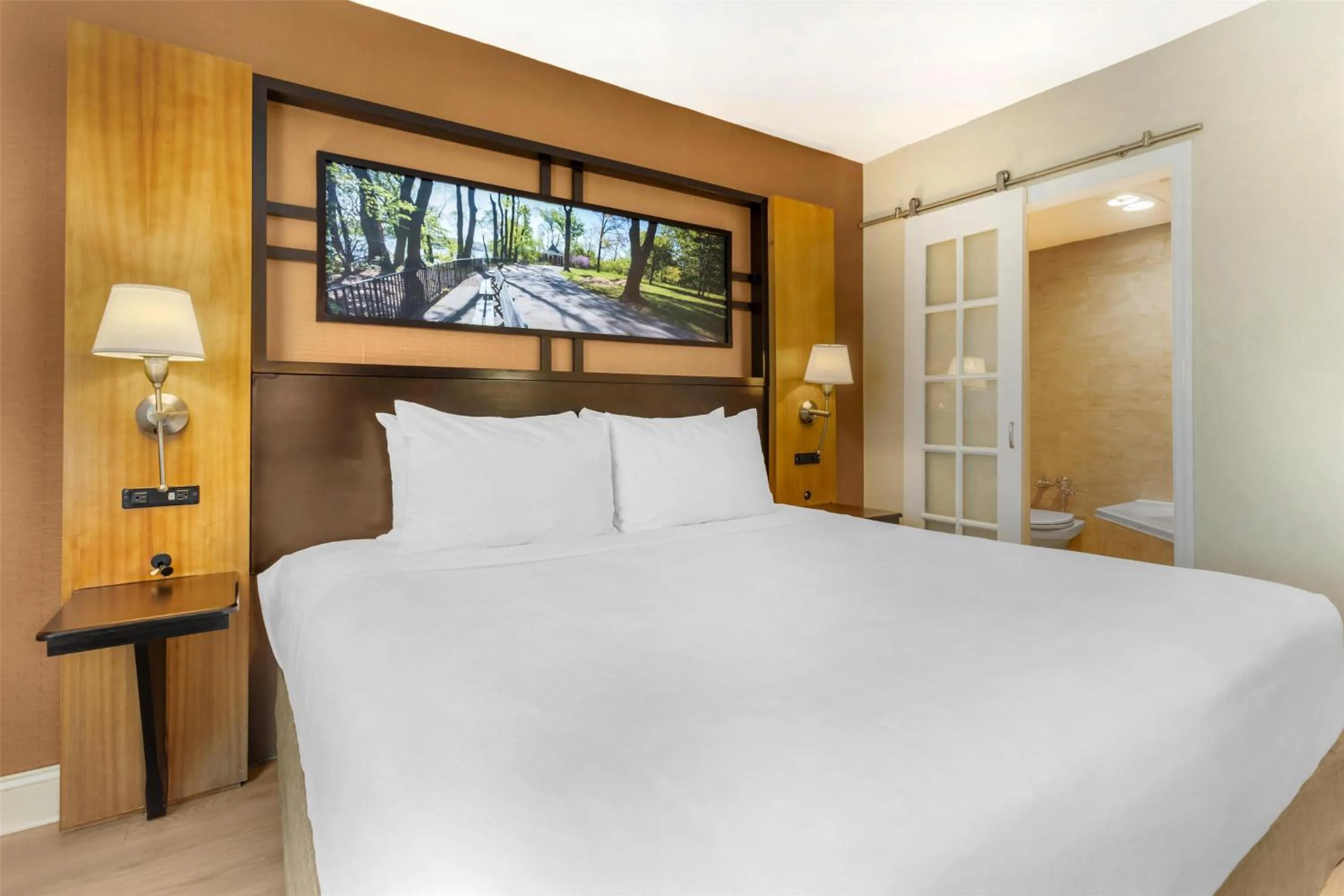 Bedroom, Bed in Best Western Queens Gold Coast