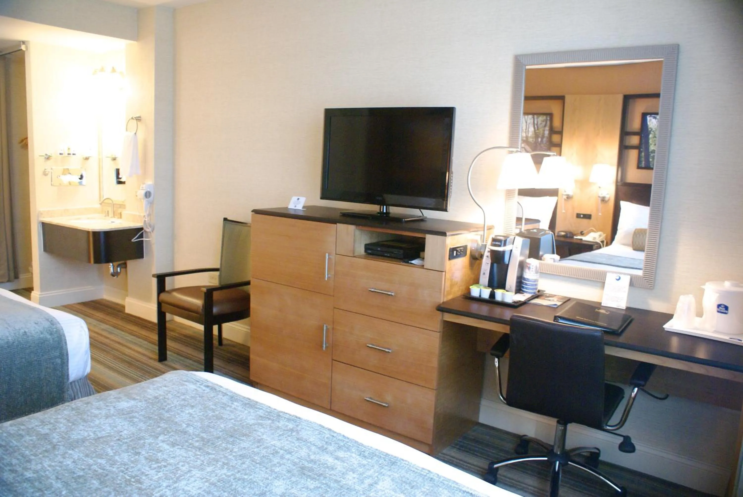 Decorative detail, Bed in Best Western Queens Gold Coast