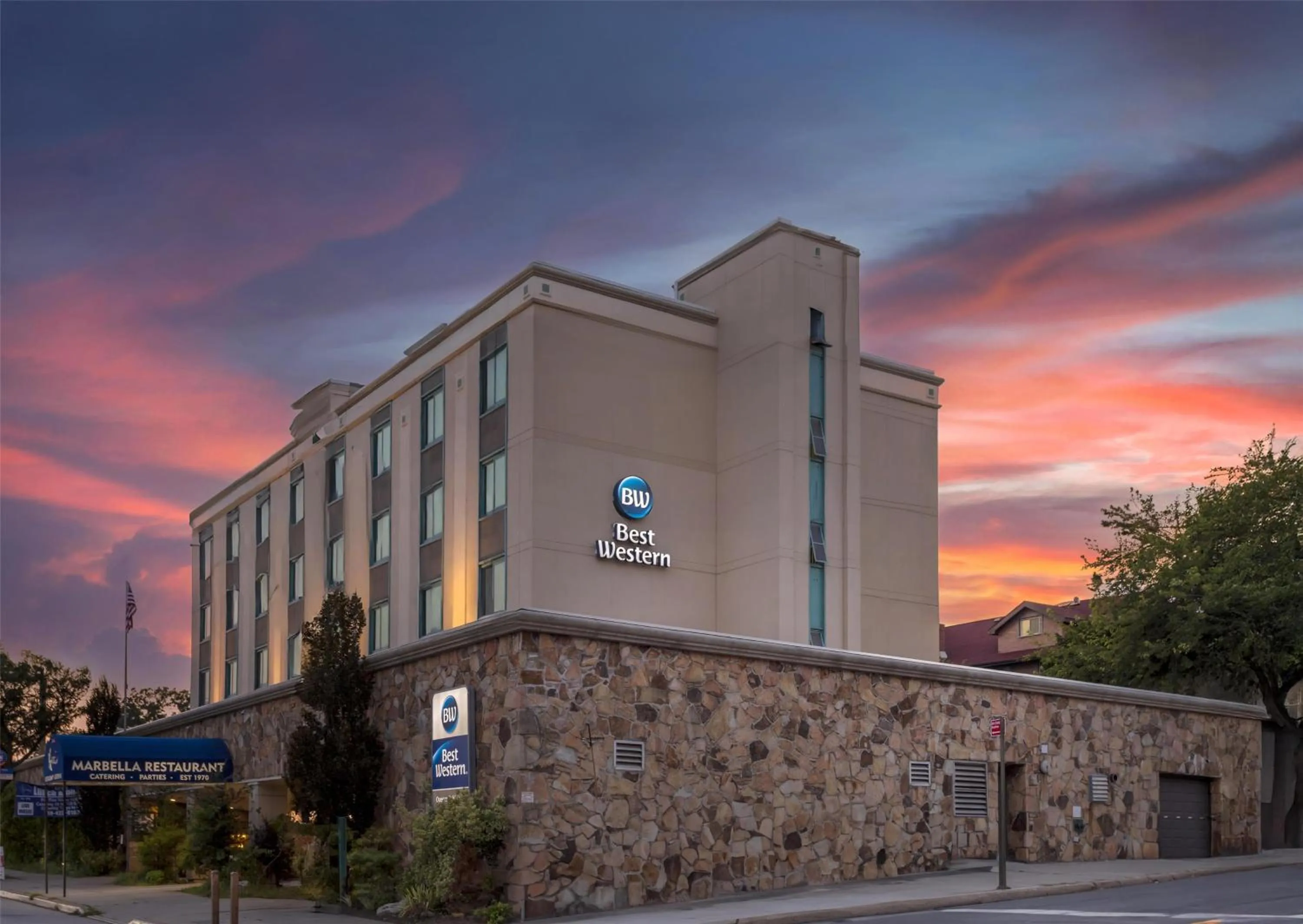 Property building in Best Western Queens Gold Coast