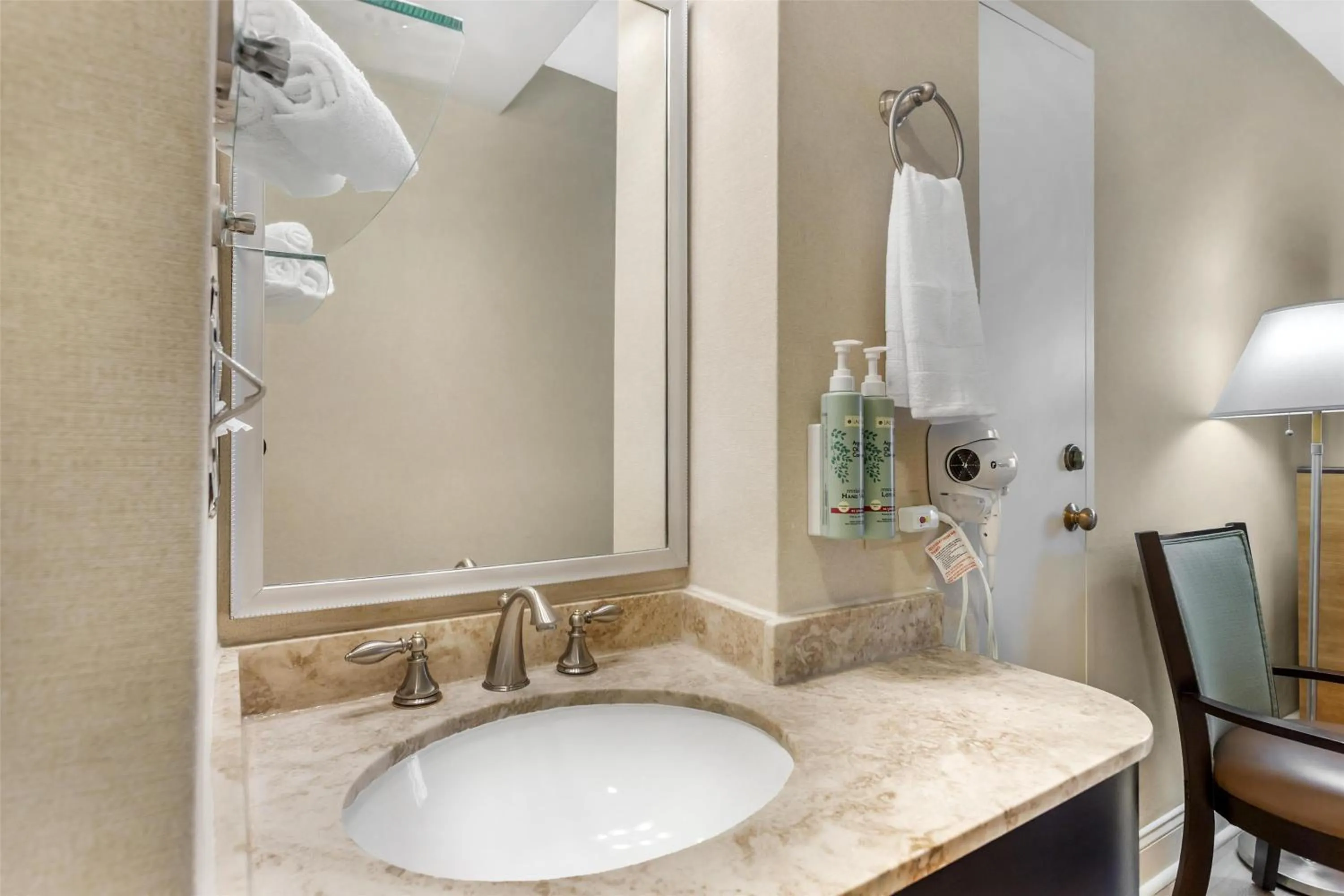 Bedroom in Best Western Queens Gold Coast