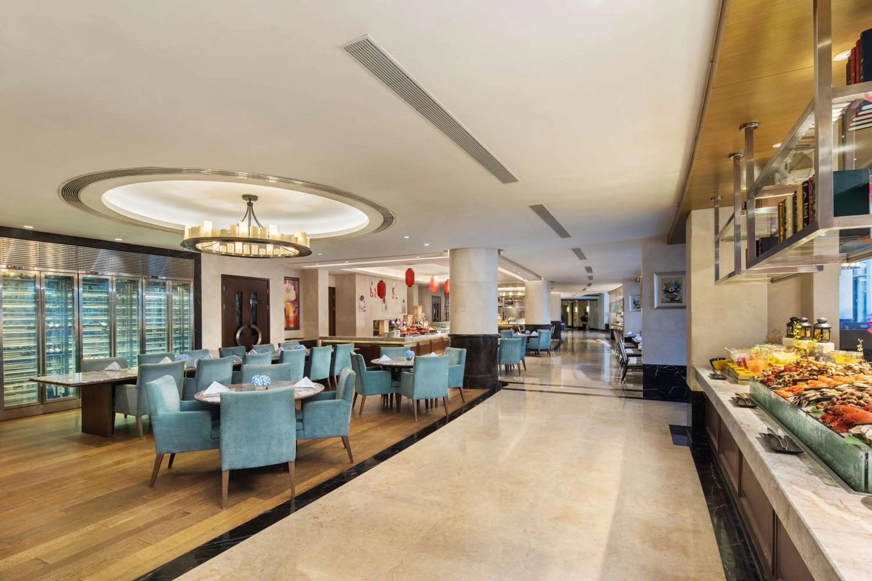 Restaurant/places to eat in Radisson Blu Hotel Wuhan ETD Zone
