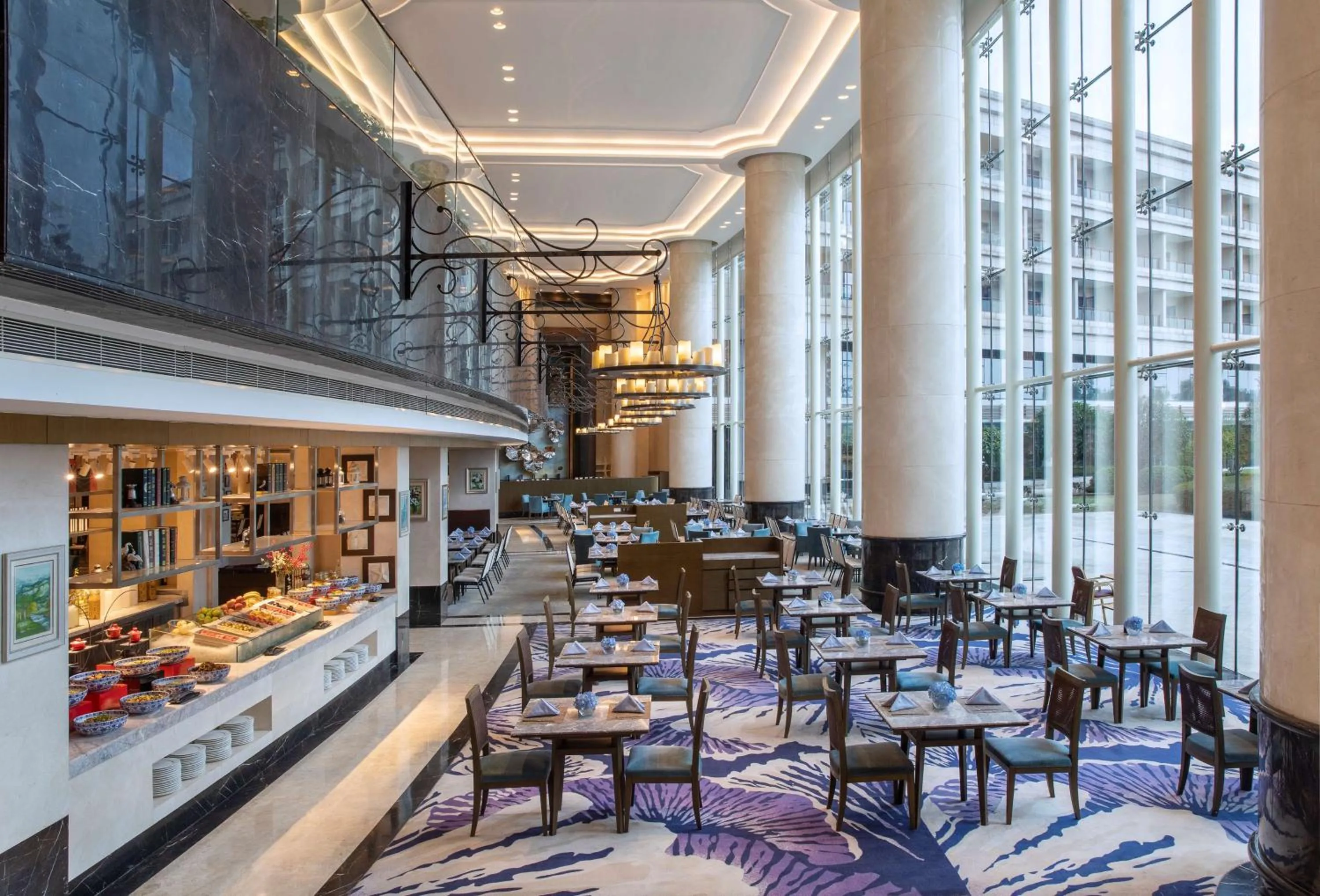 Restaurant/places to eat in Radisson Blu Hotel Wuhan ETD Zone
