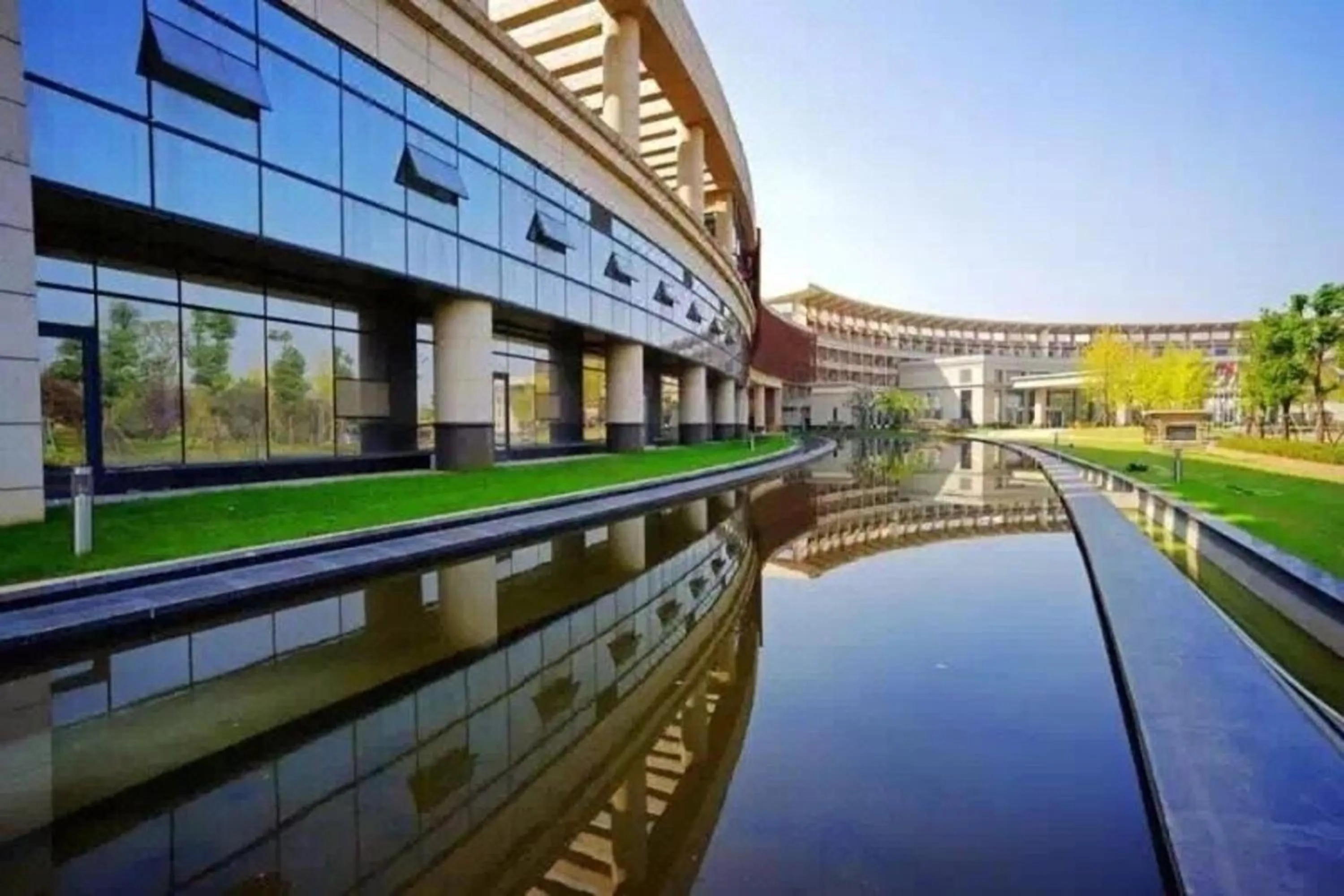 Radisson Blu Hotel Wuhan ETD Zone