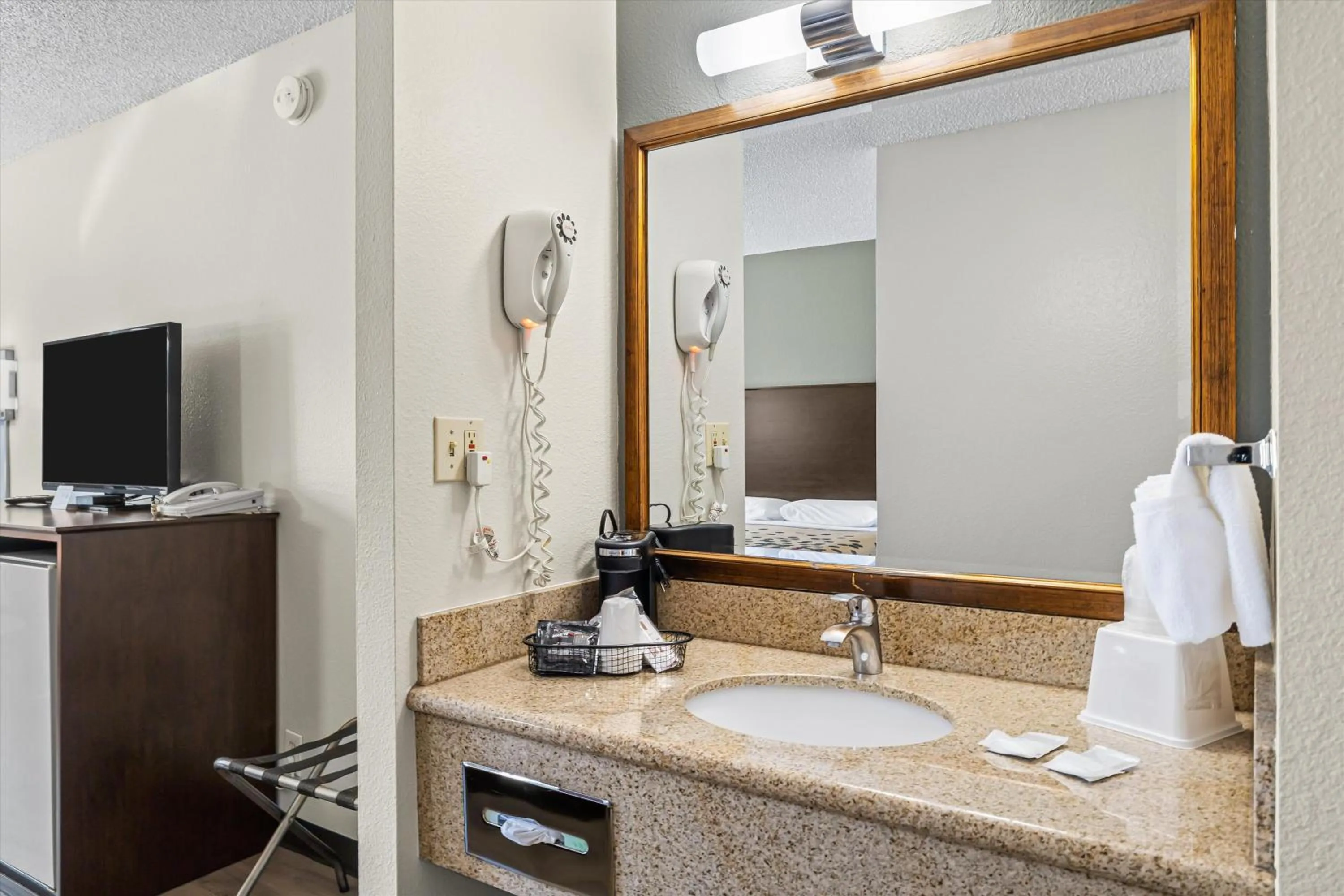 Bathroom in Bend Inn & Suites