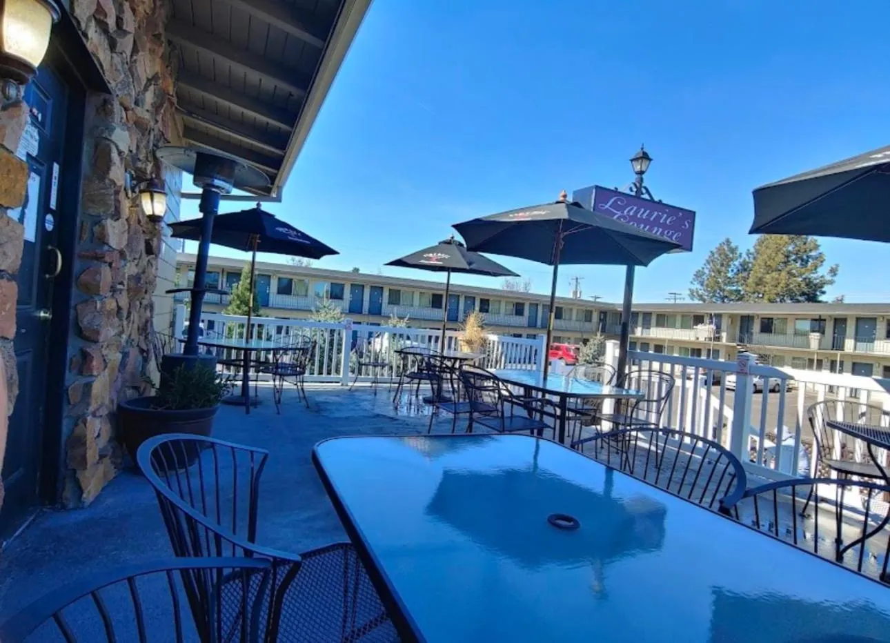 Restaurant/places to eat in Bend Inn & Suites