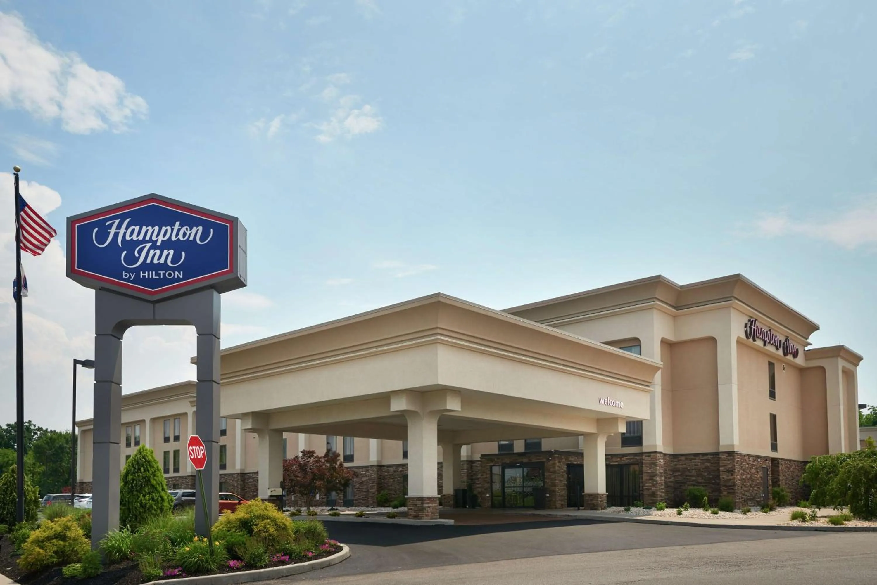 Property building in Hampton Inn Hanover