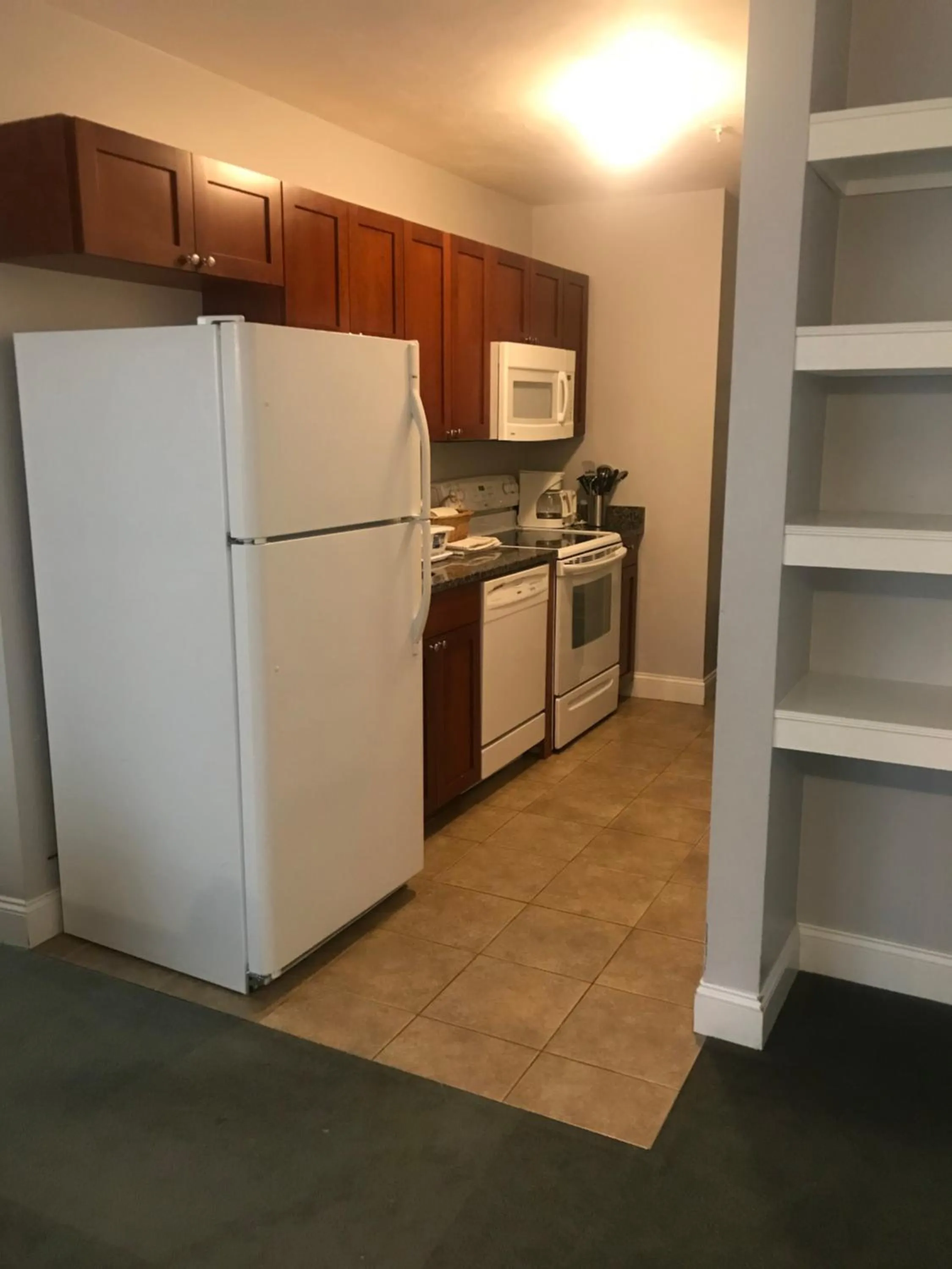 Crescent Suites Hotel