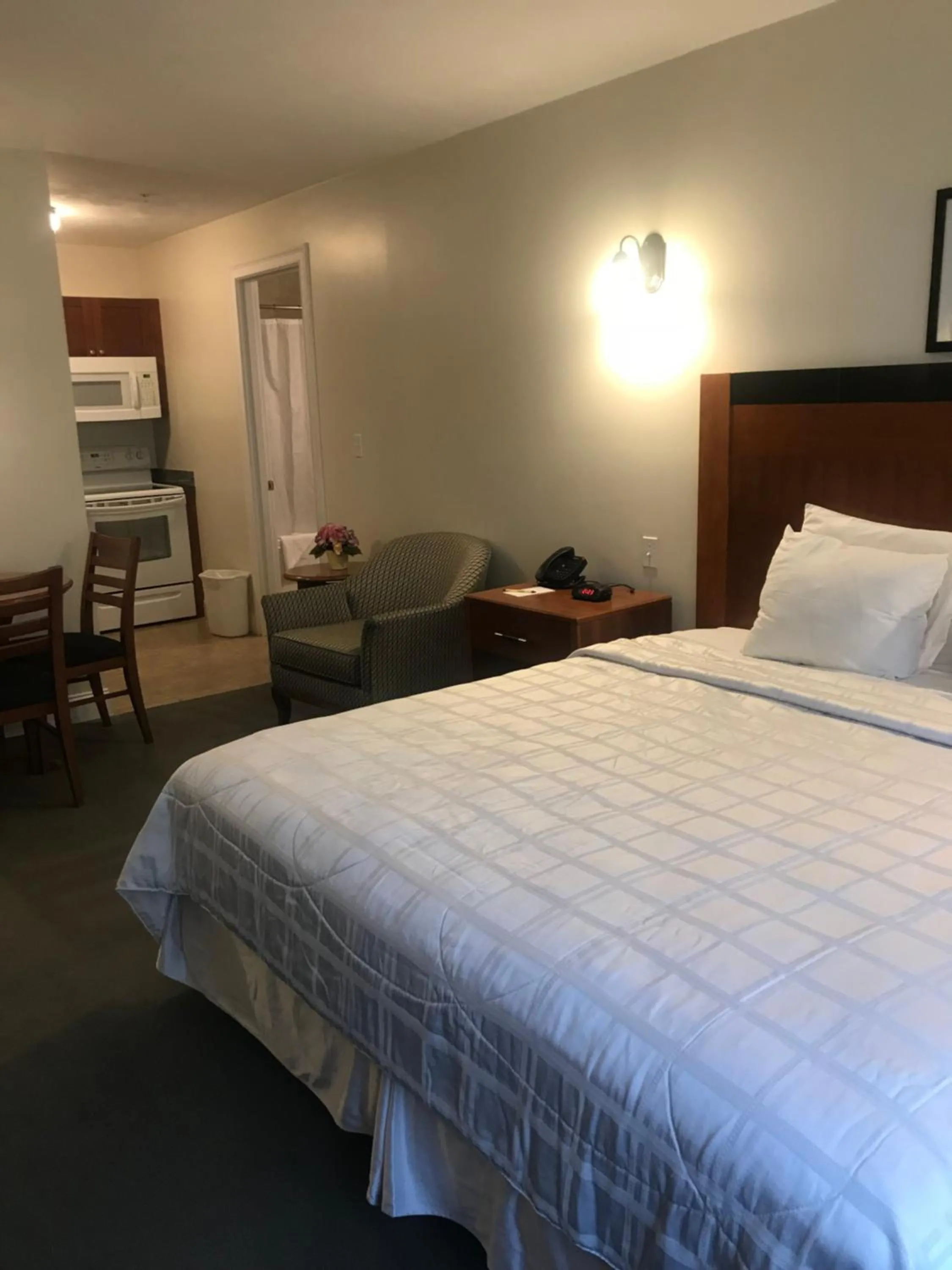 Bed in Crescent Suites Hotel