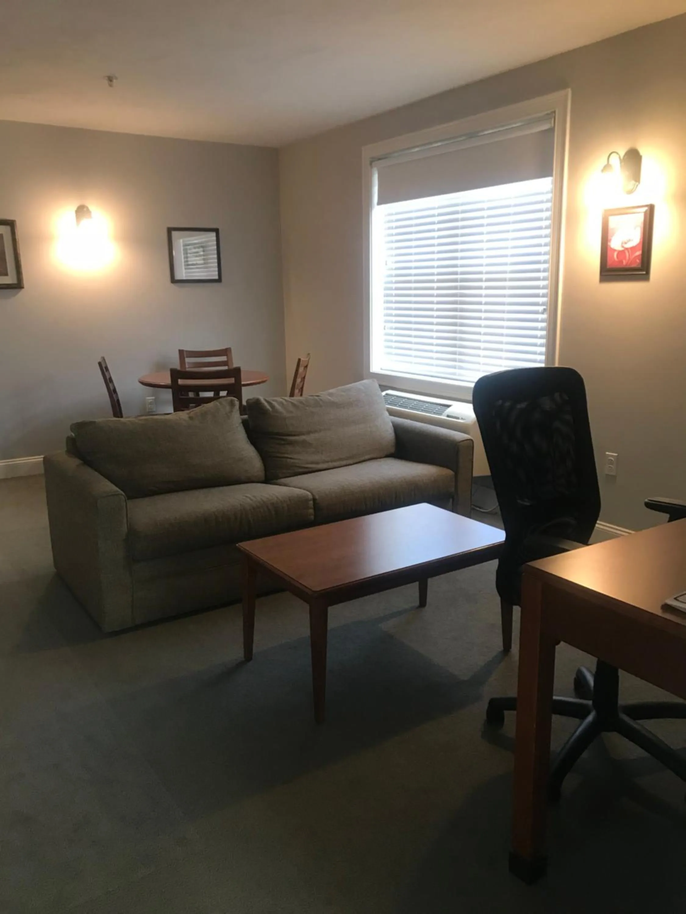 Crescent Suites Hotel