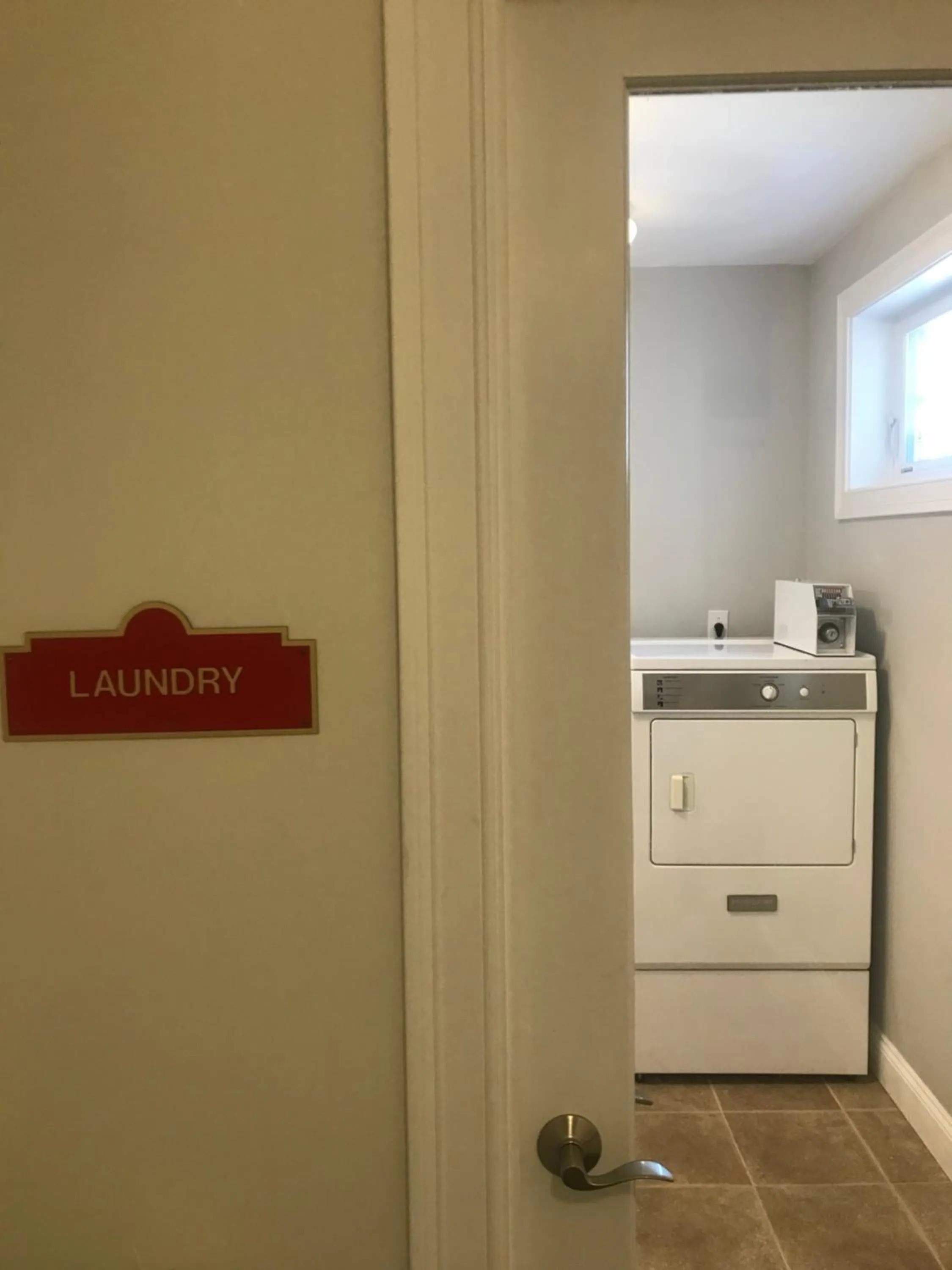 Crescent Suites Hotel