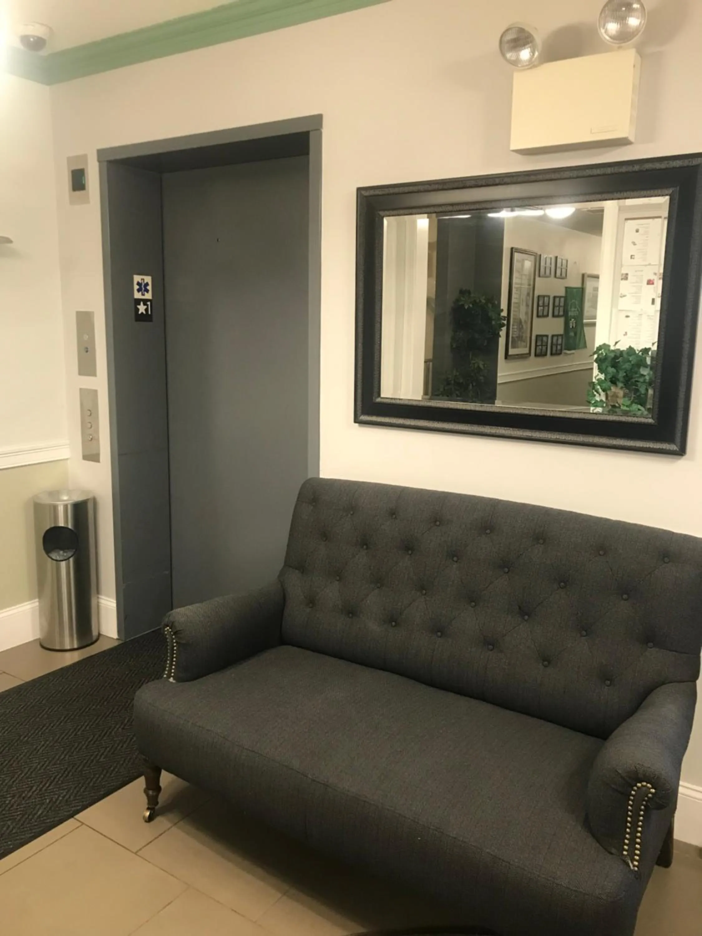 Crescent Suites Hotel